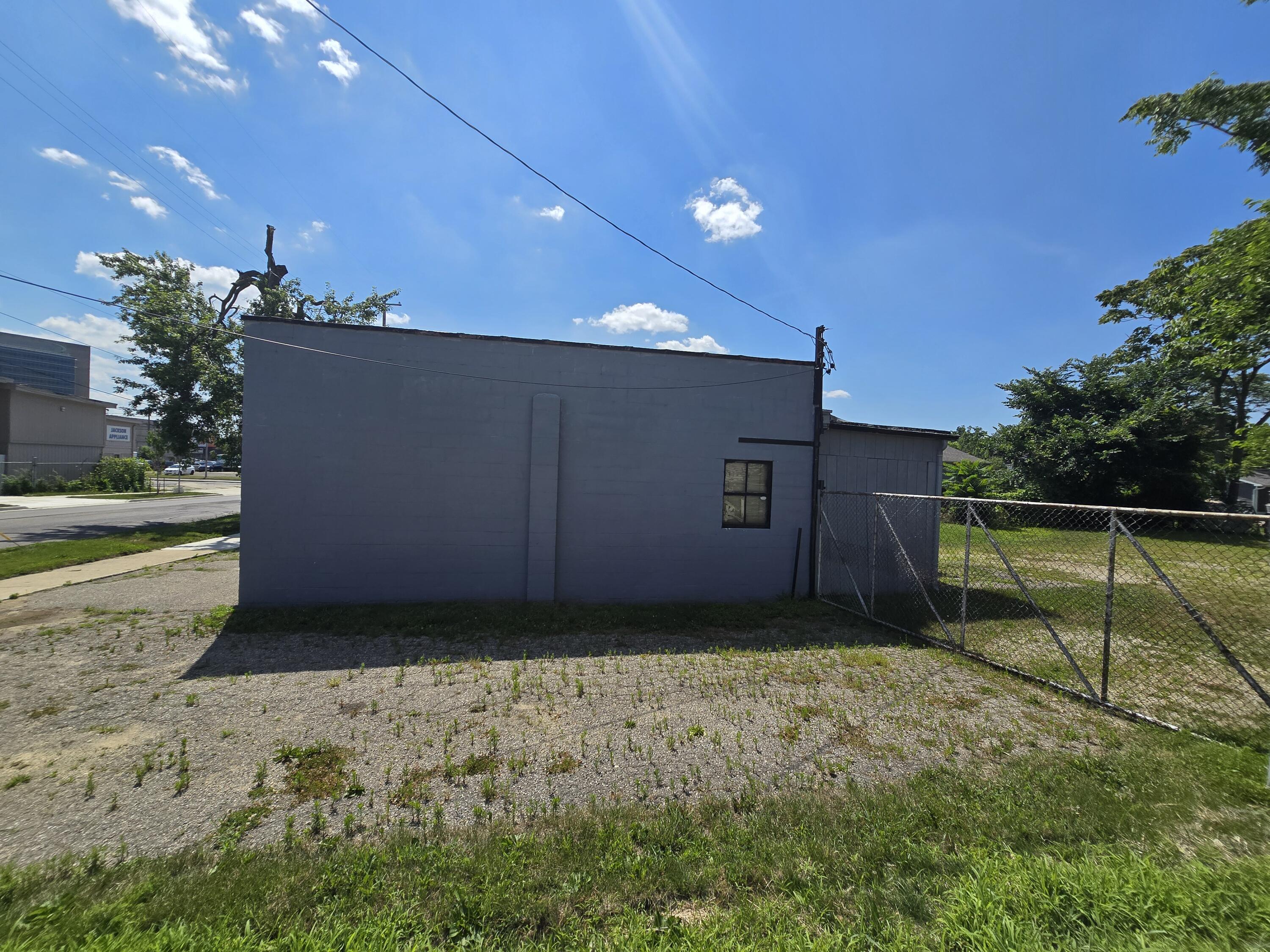 608 E Pearl Street Property Photo 3
