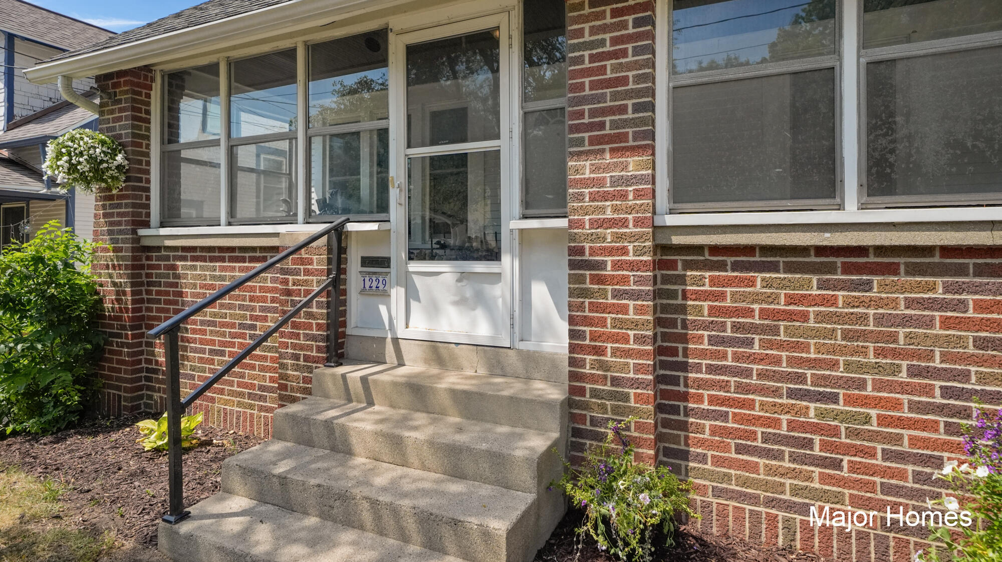 1229 Dickinson Street Se Property Photo 3