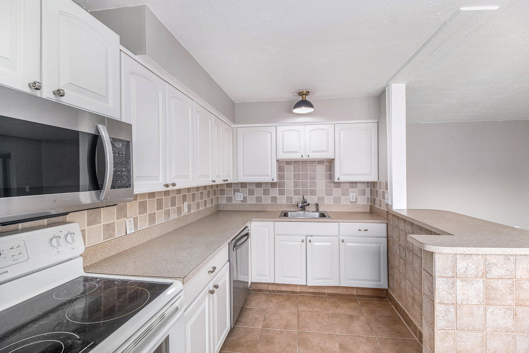 4910 Briarwood Avenue A3 Property Photo 10