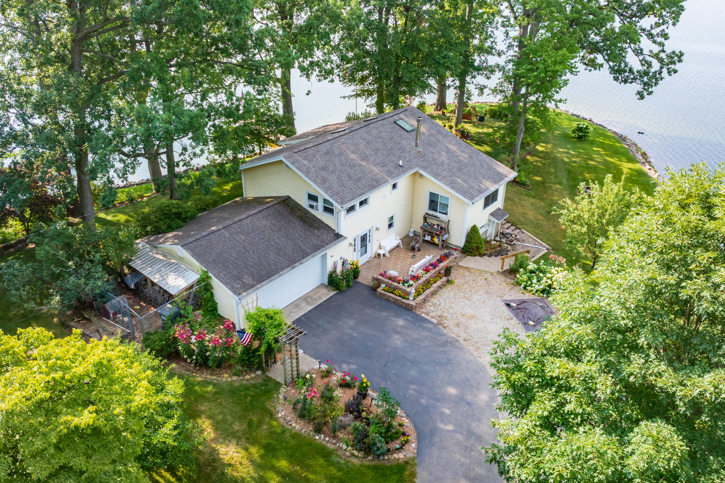 12101 Oakridge Road Property Photo 1