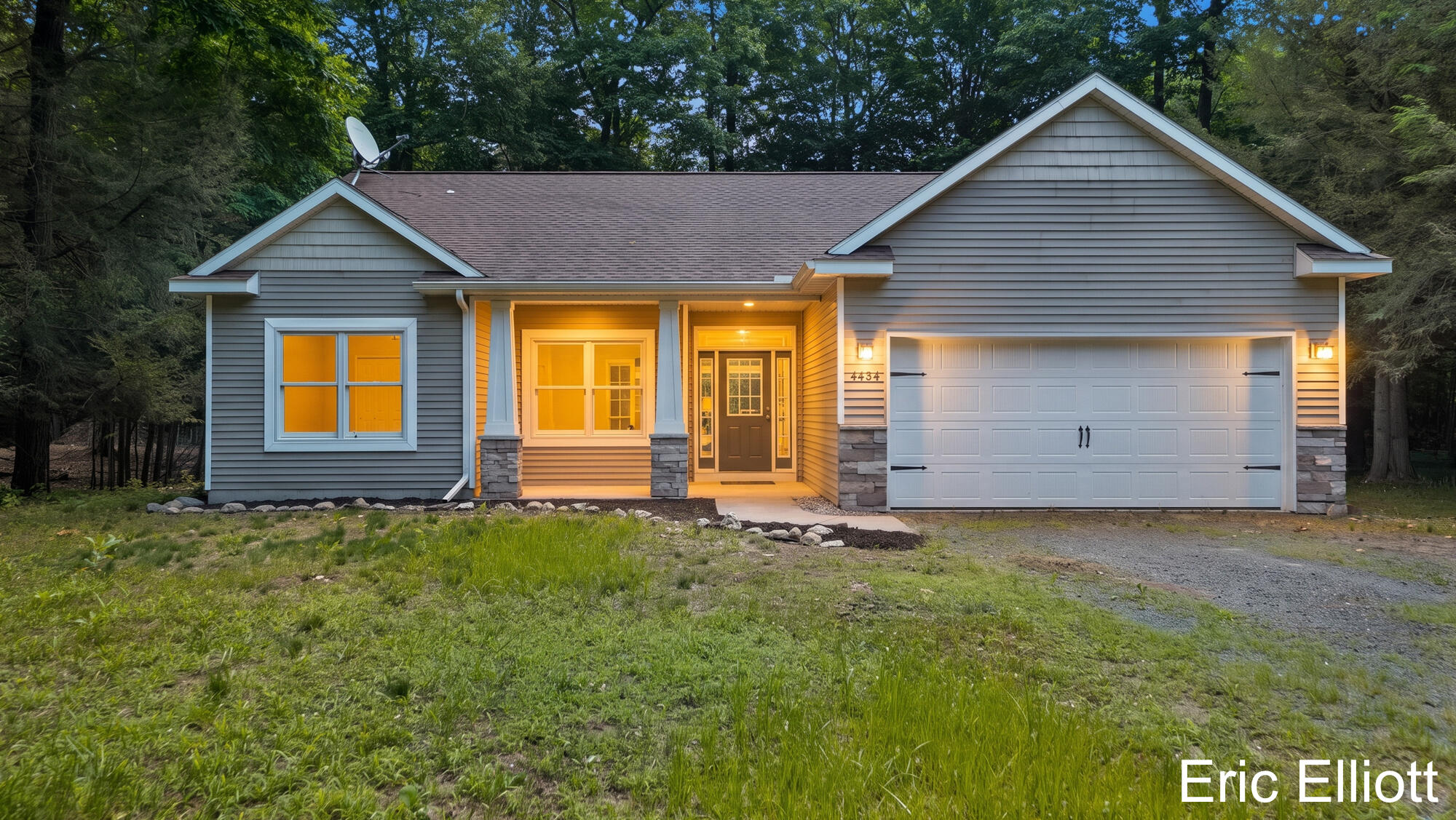 4434 N Pine Avenue Property Photo 1