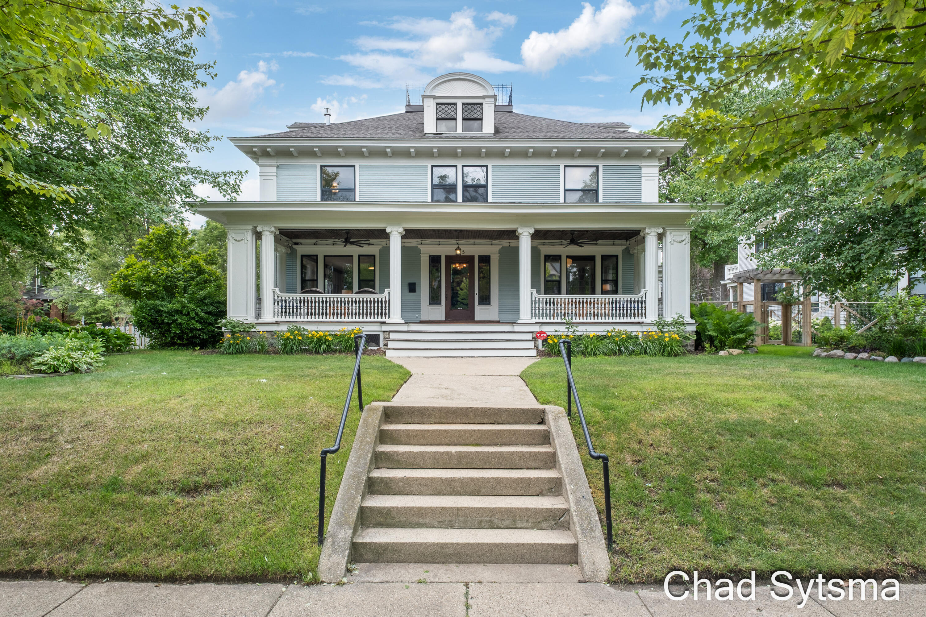 703 Madison Avenue Se Property Photo 1