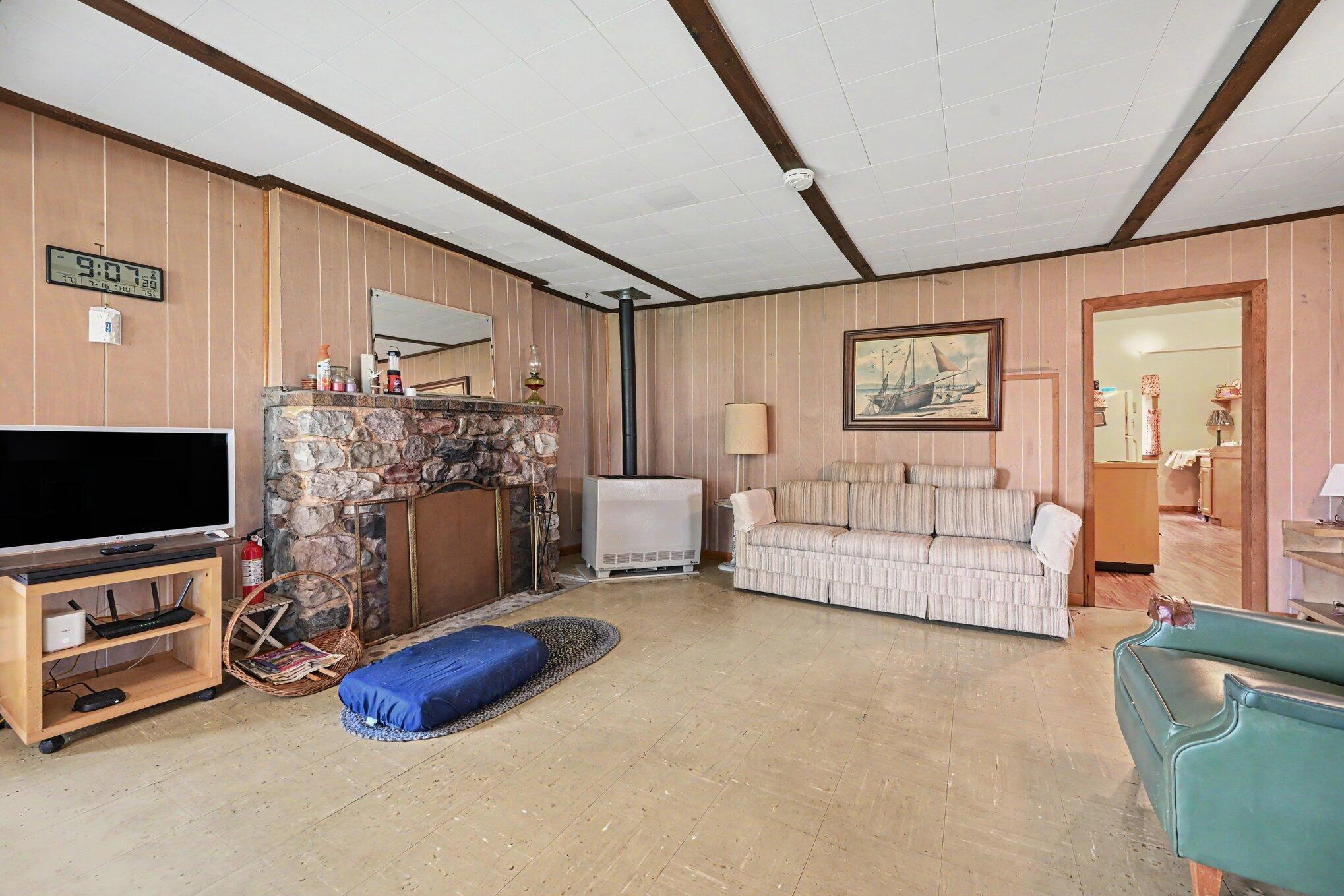 45296 15th Avenue Property Photo 4