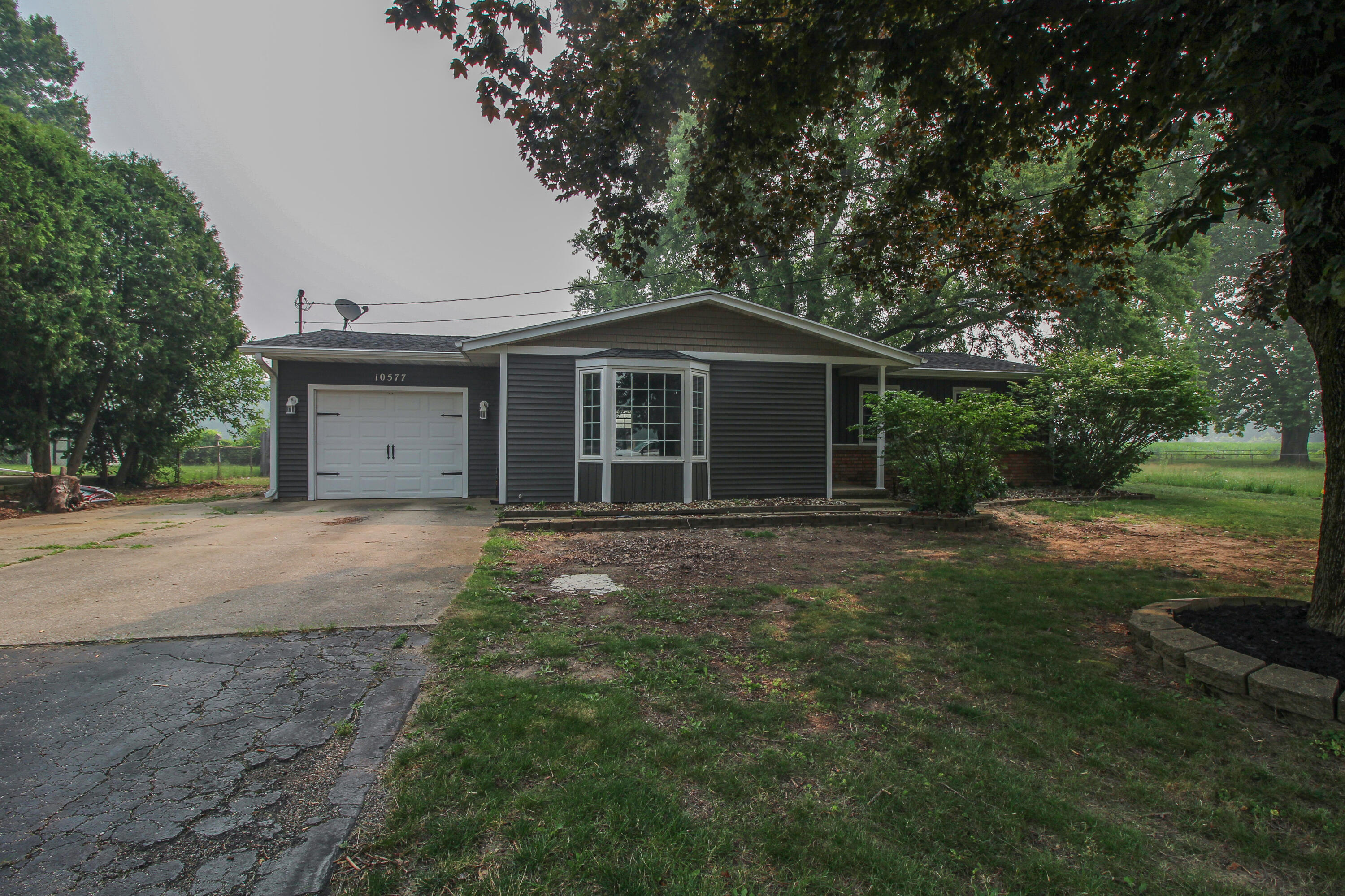 10577 S Sprinkle Road Property Photo 1