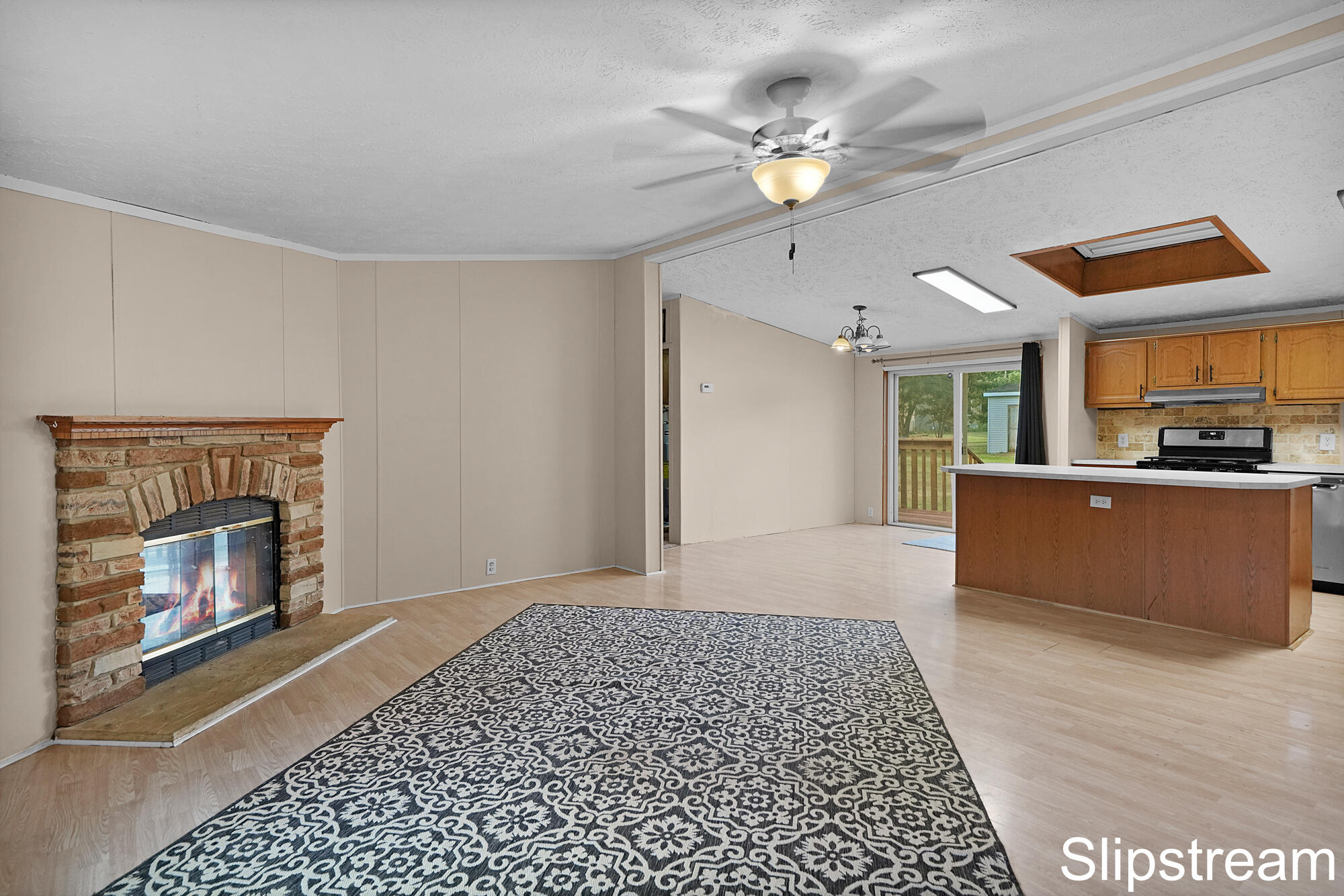 5705 E Riverside Drive Property Photo 3