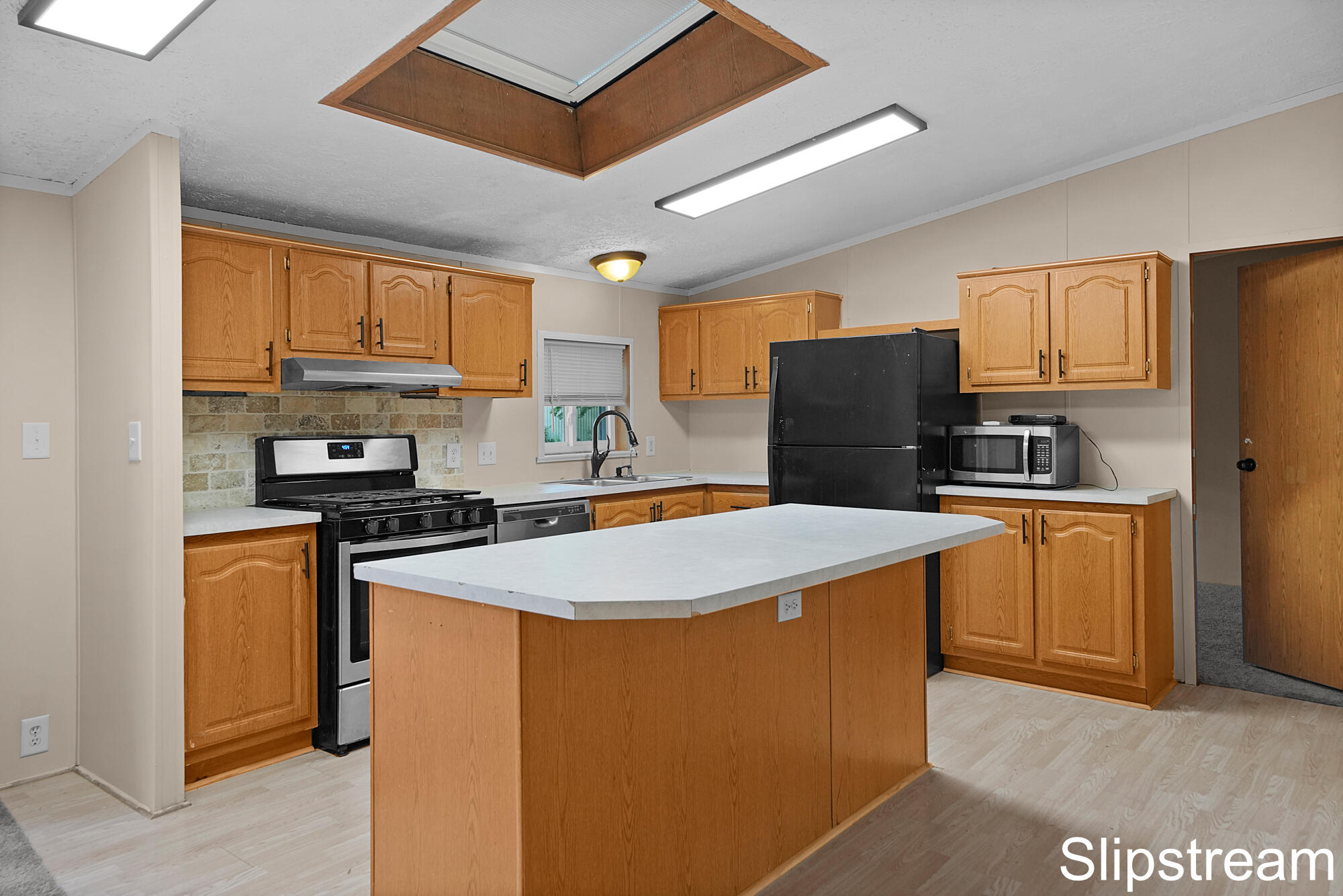 5705 E Riverside Drive Property Photo 4