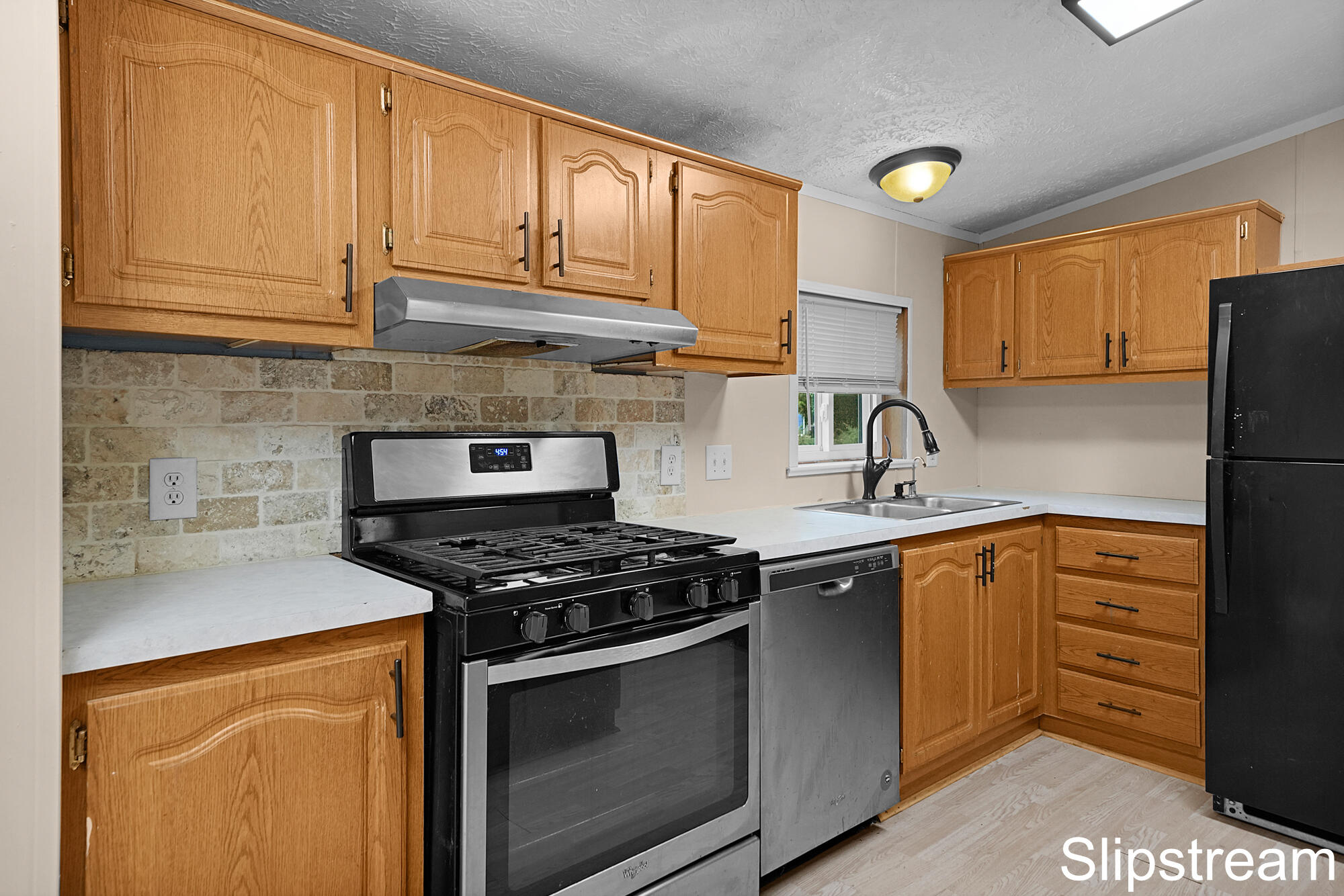 5705 E Riverside Drive Property Photo 5