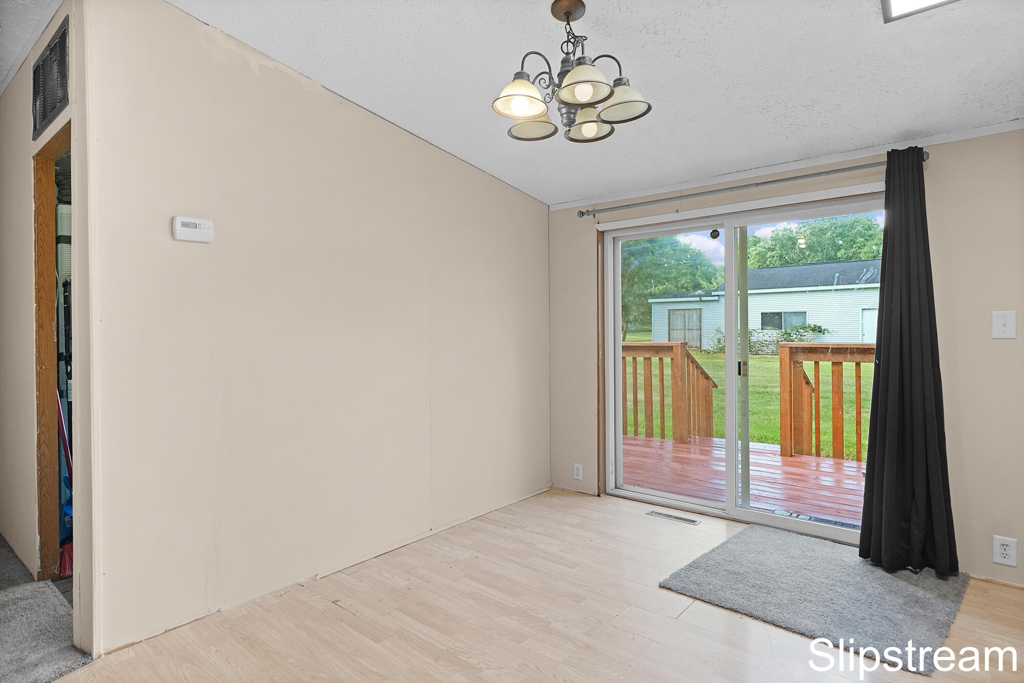 5705 E Riverside Drive Property Photo 6