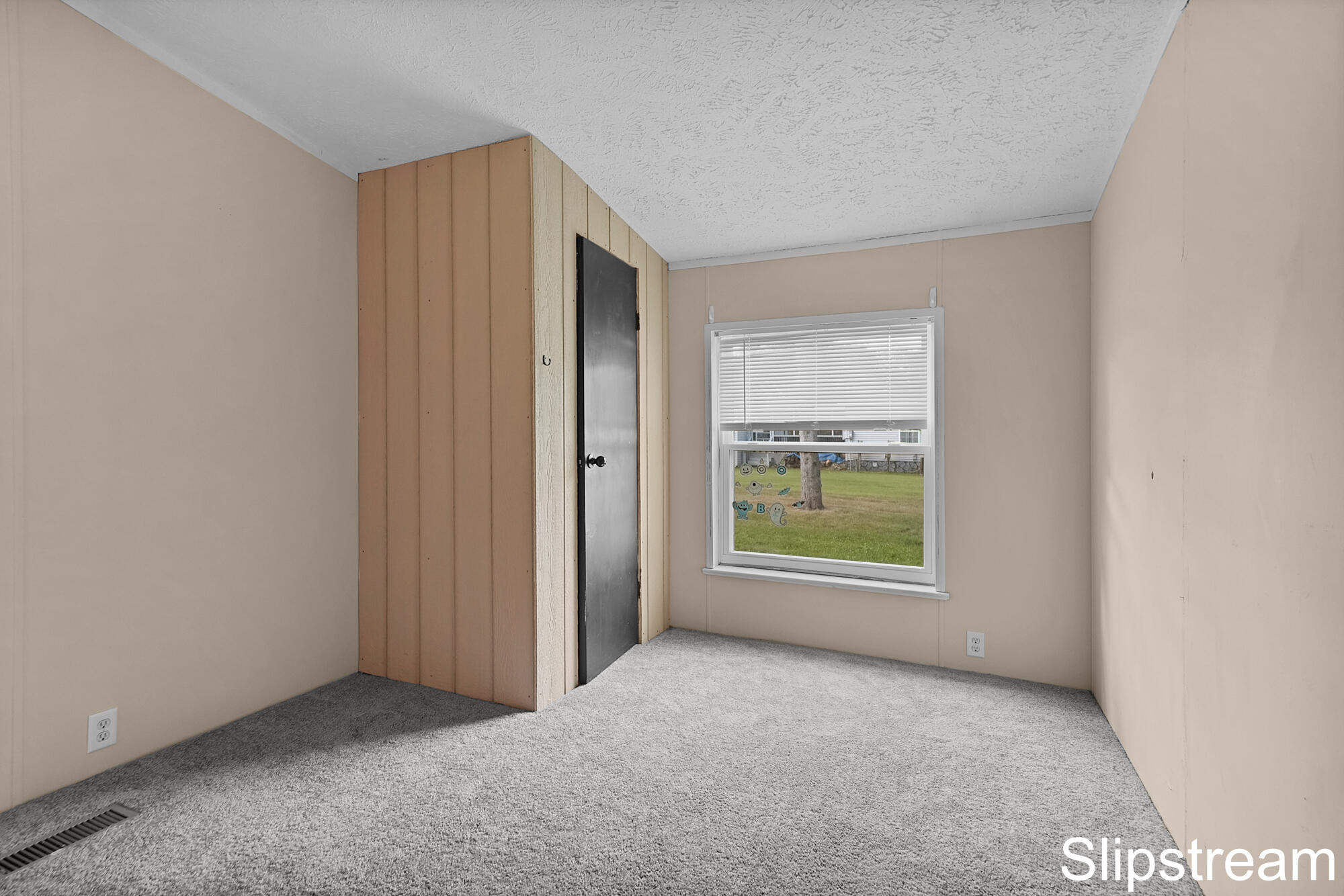 5705 E Riverside Drive Property Photo 11