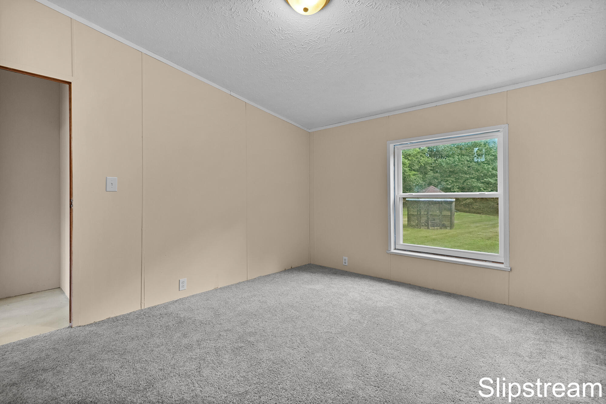 5705 E Riverside Drive Property Photo 12
