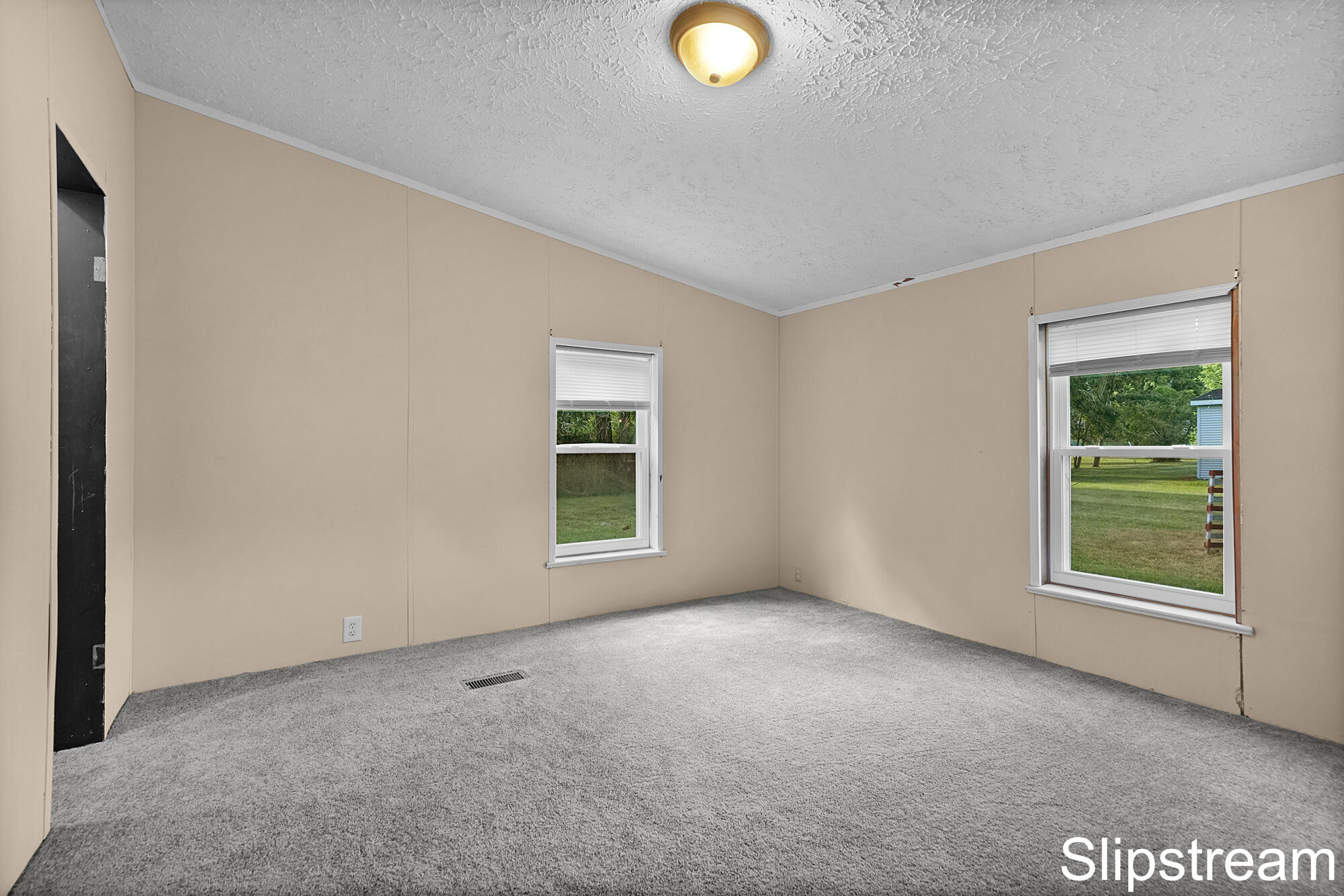 5705 E Riverside Drive Property Photo 16