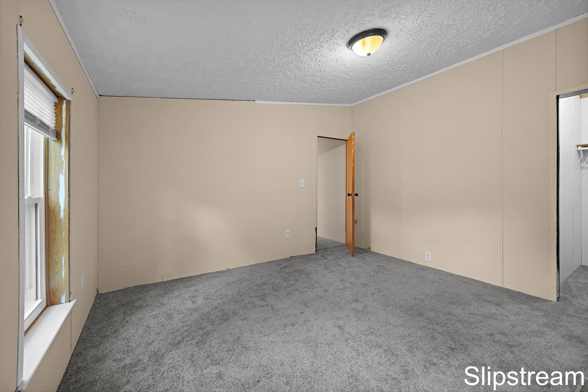 5705 E Riverside Drive Property Photo 17