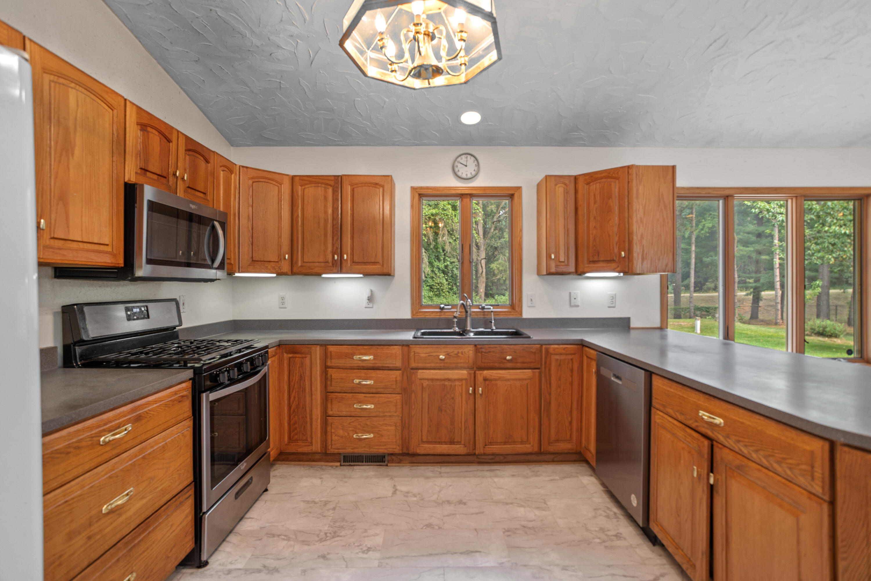 8270 Huff Road Property Photo 5