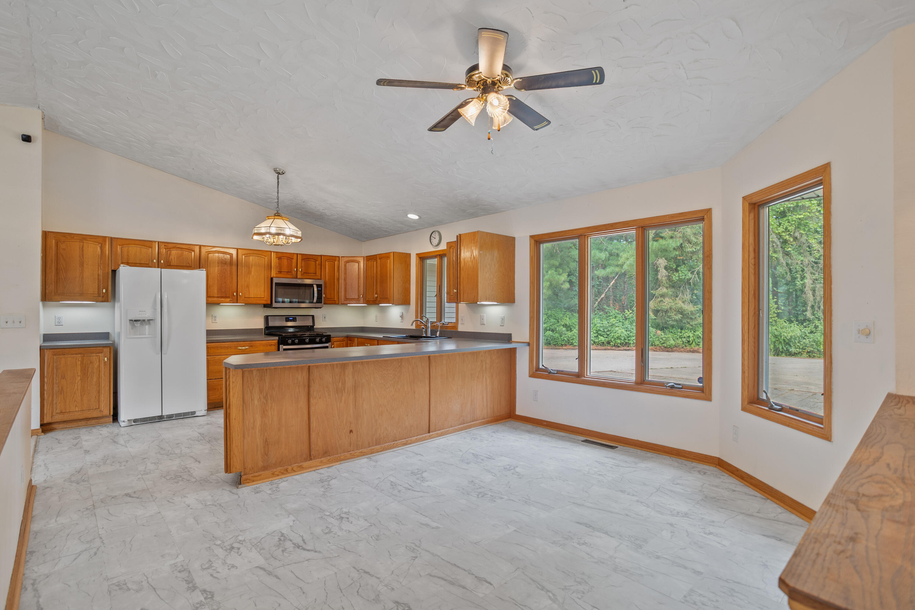 8270 Huff Road Property Photo 6