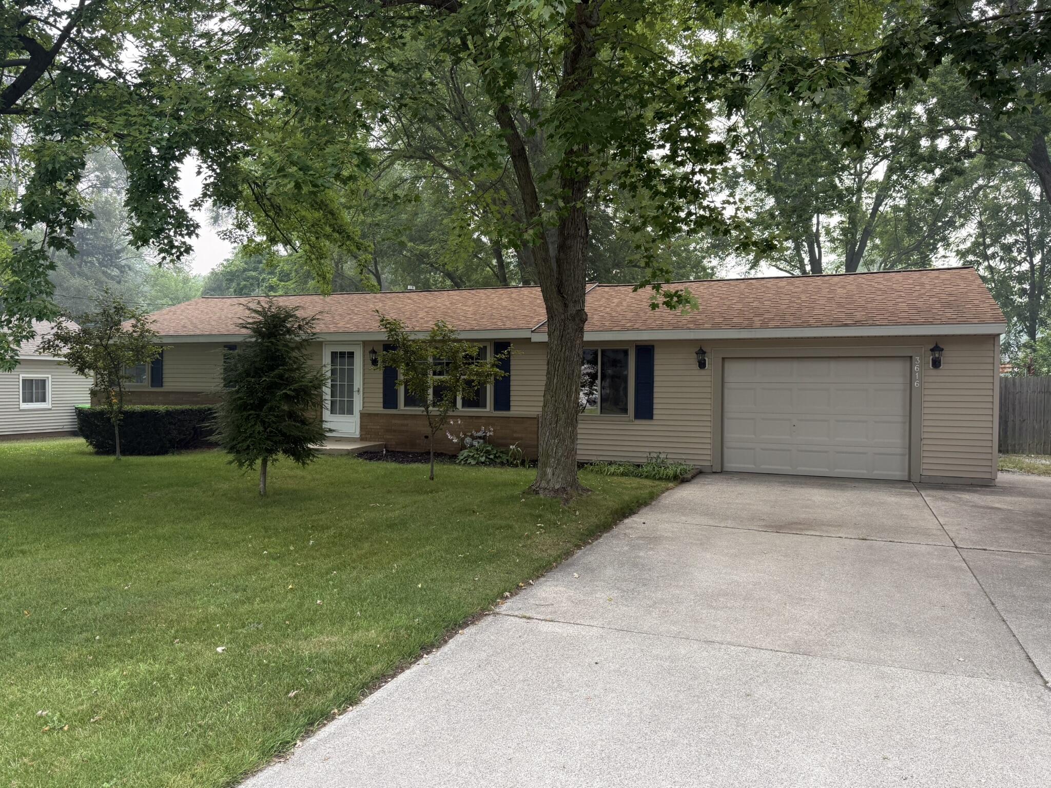 3616 S Sheridan Drive Property Photo 1
