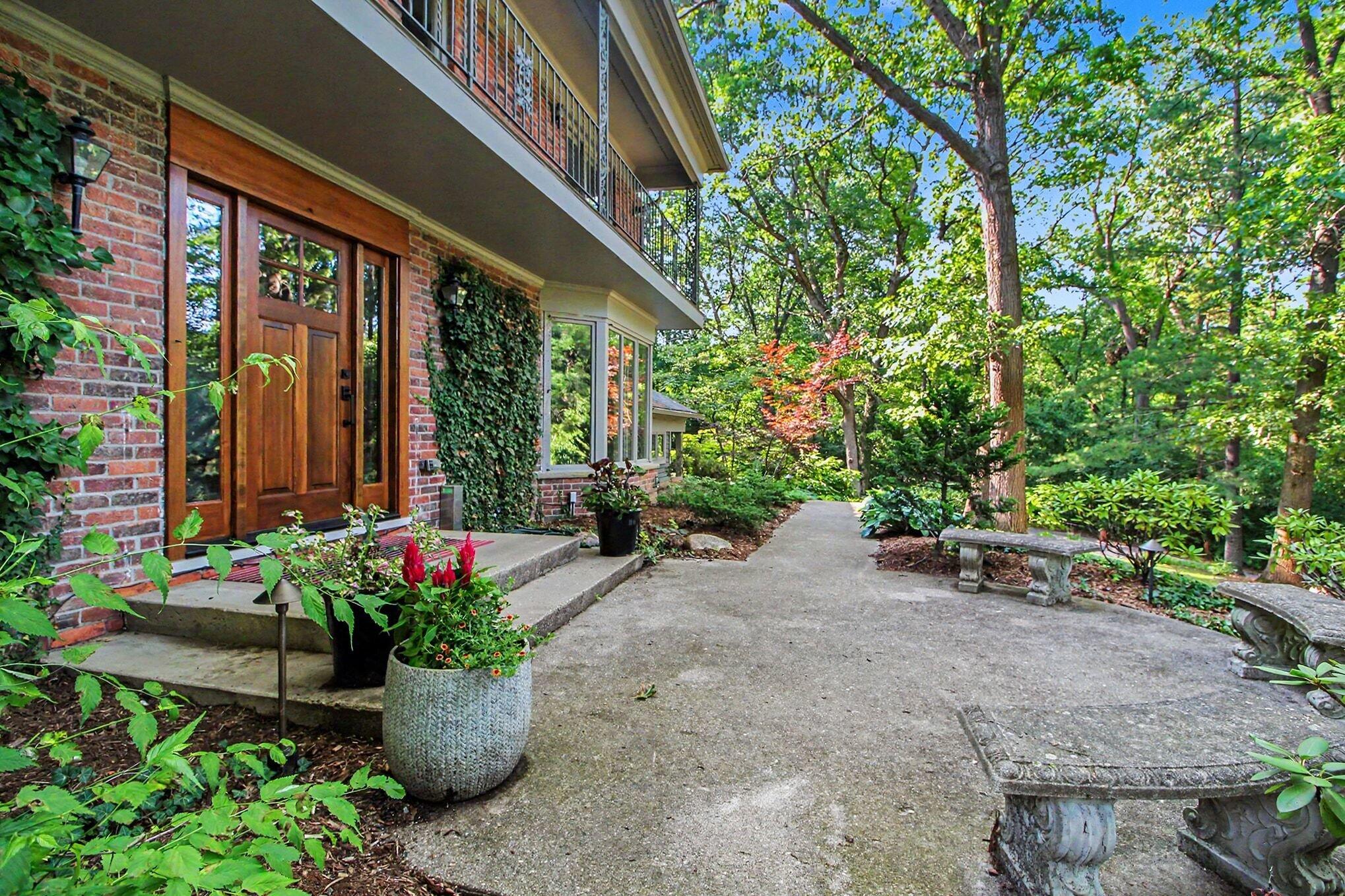 432 Riverview Drive Property Photo 3