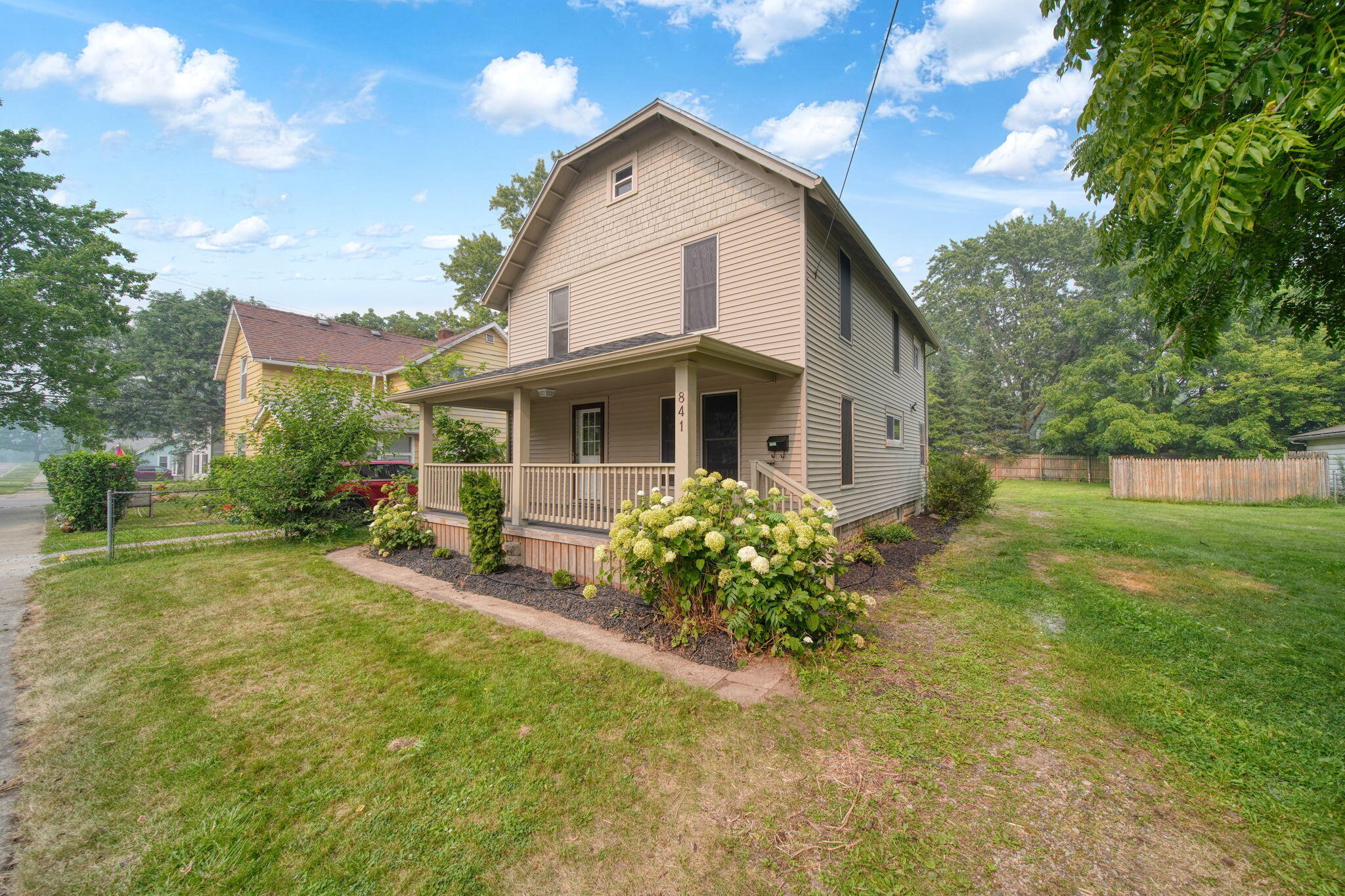 841 Bennett Street Property Photo 1