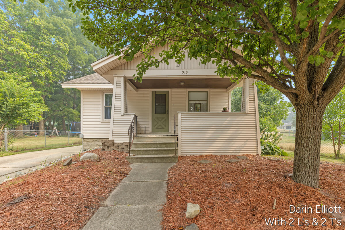 910 W Lincoln Avenue Property Photo 2