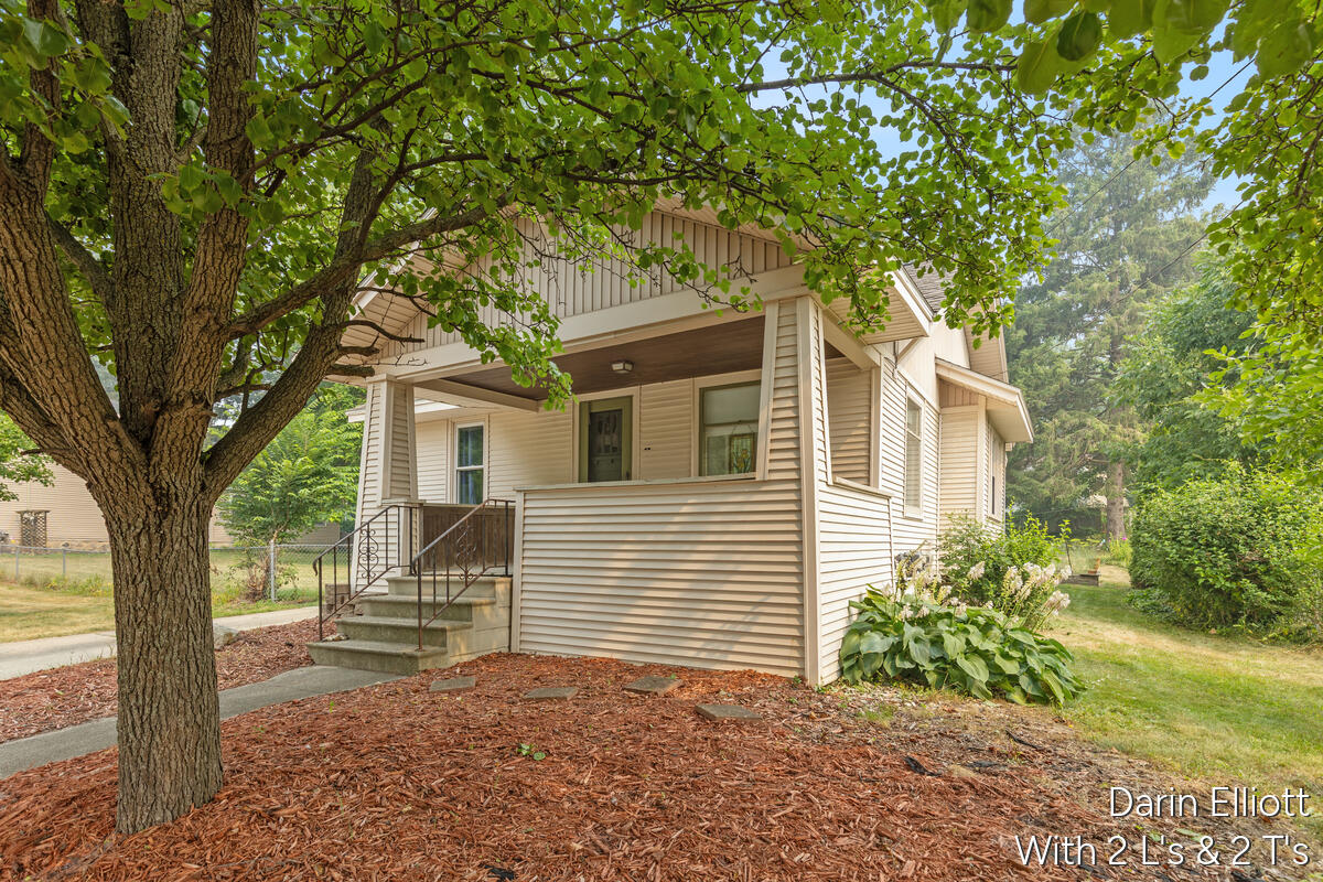 910 W Lincoln Avenue Property Photo 3