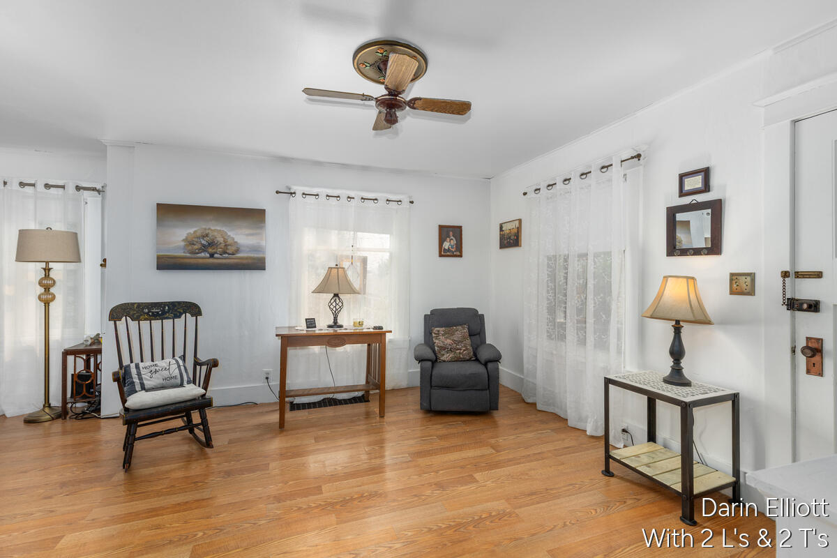 910 W Lincoln Avenue Property Photo 6
