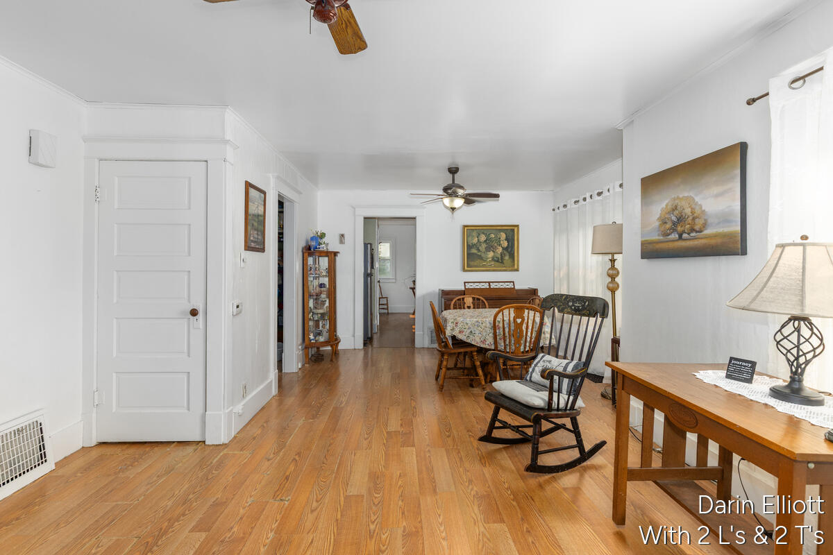 910 W Lincoln Avenue Property Photo 7