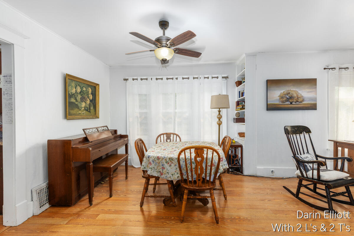 910 W Lincoln Avenue Property Photo 9