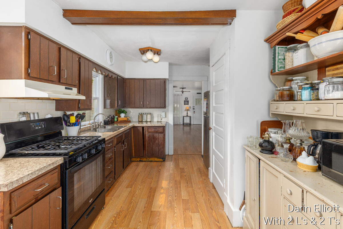 910 W Lincoln Avenue Property Photo 10
