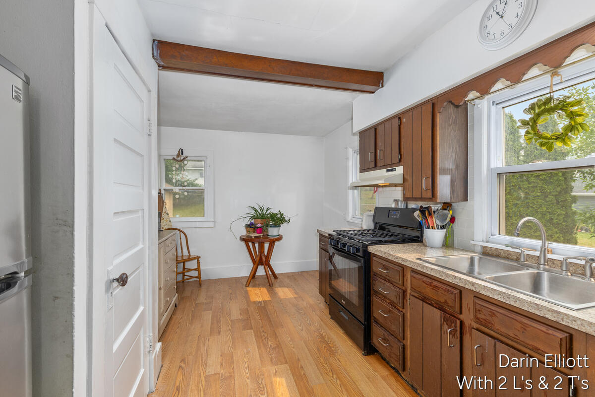 910 W Lincoln Avenue Property Photo 11