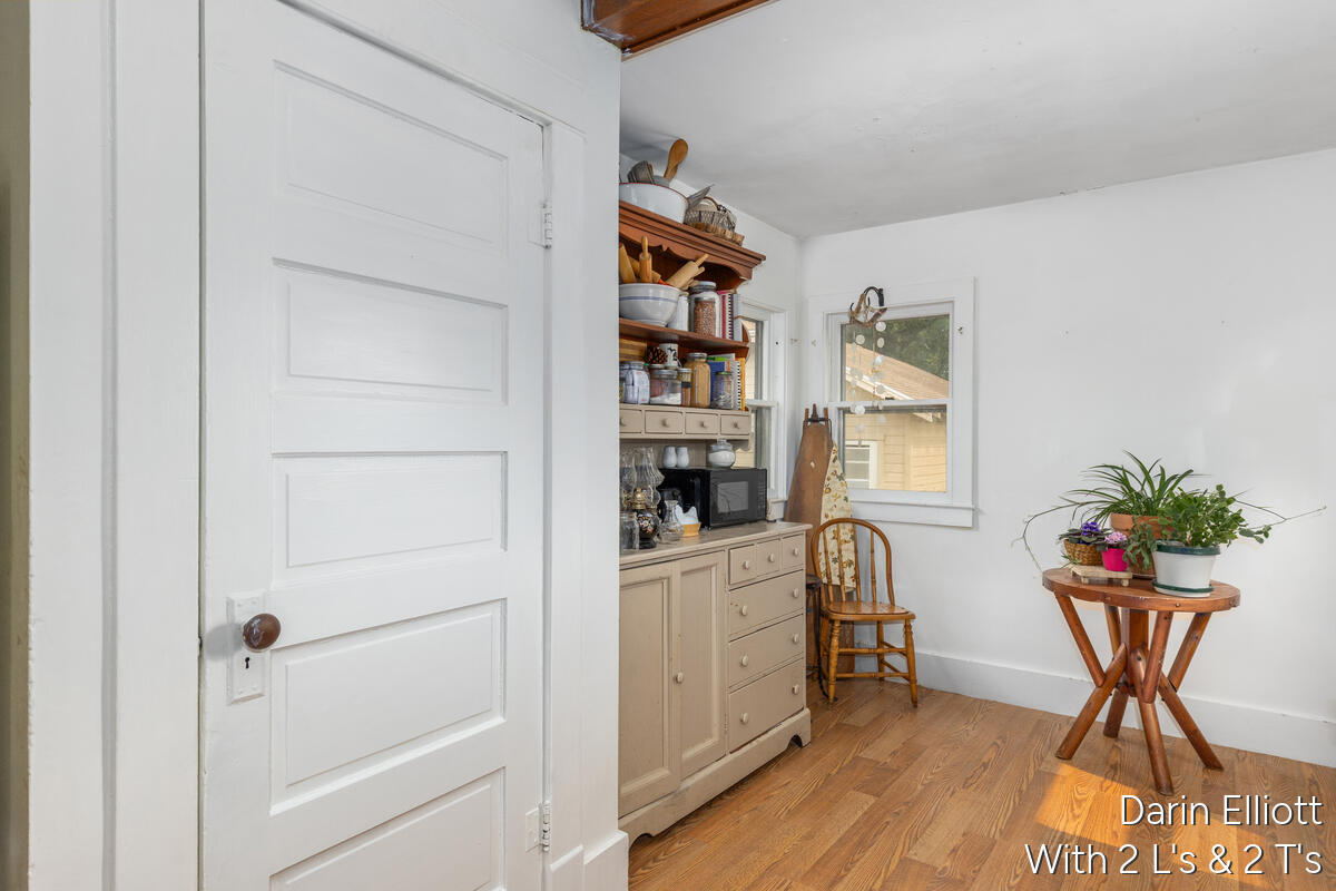 910 W Lincoln Avenue Property Photo 12