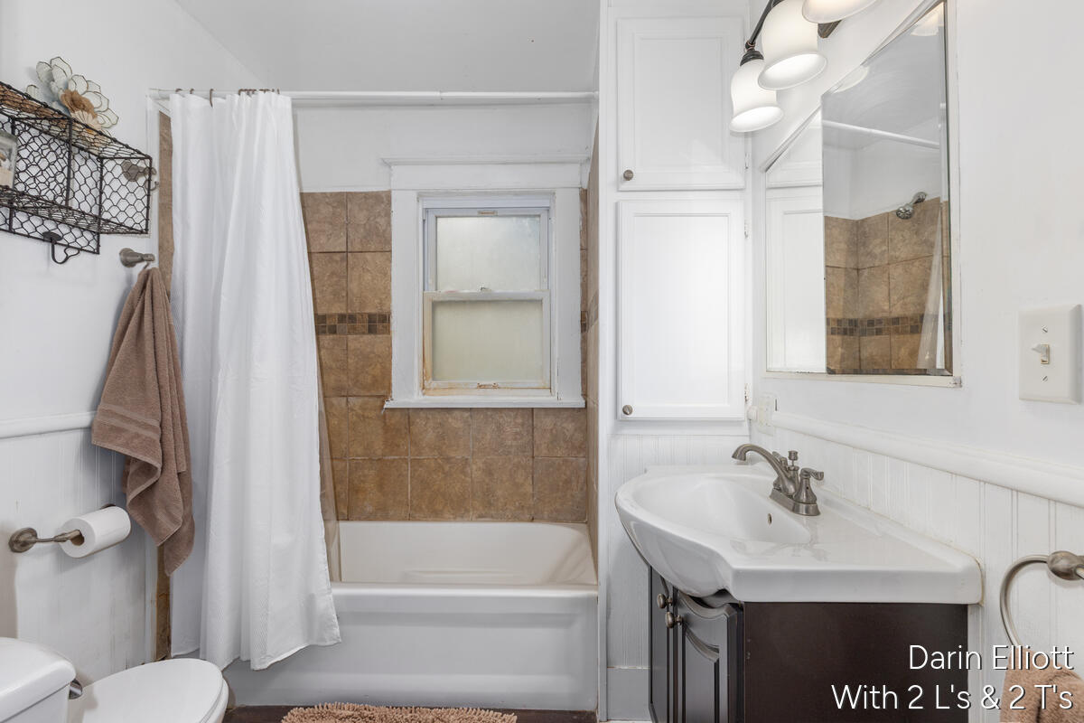910 W Lincoln Avenue Property Photo 17