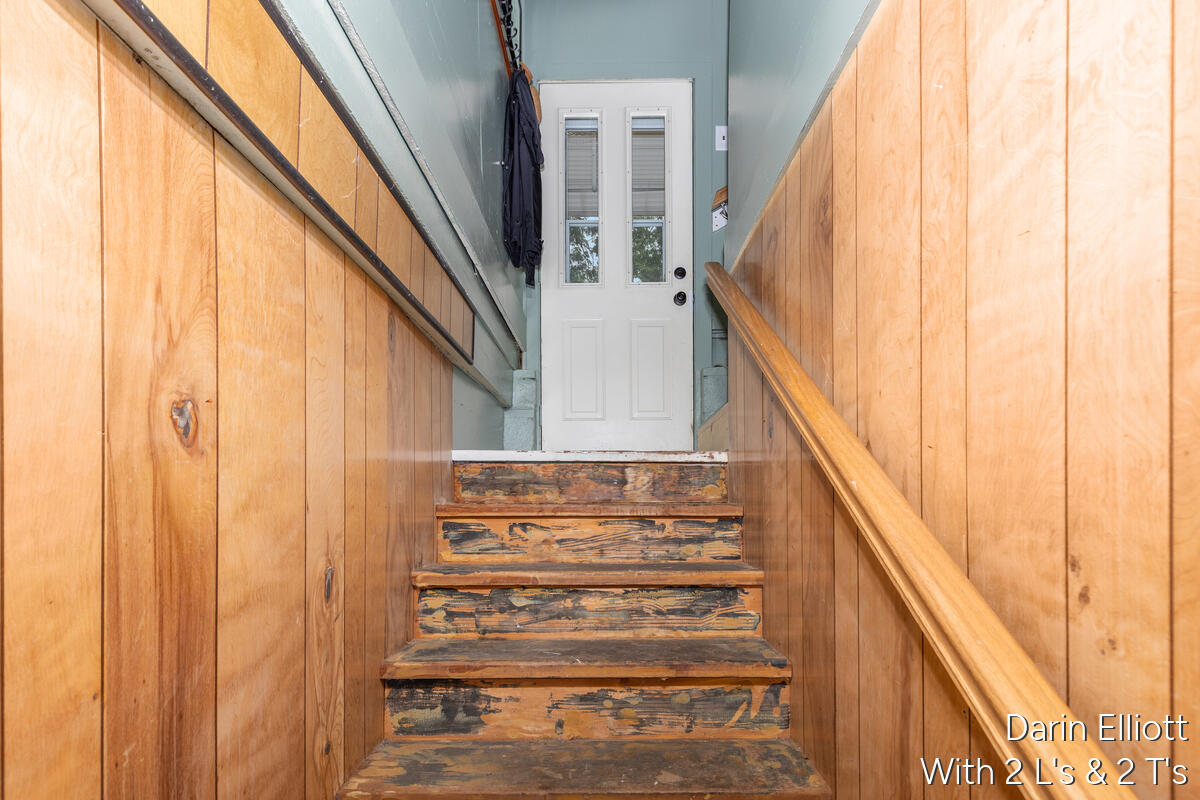 910 W Lincoln Avenue Property Photo 18