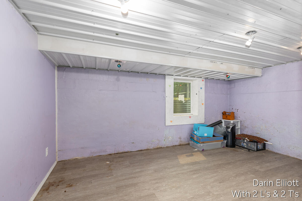 910 W Lincoln Avenue Property Photo 19
