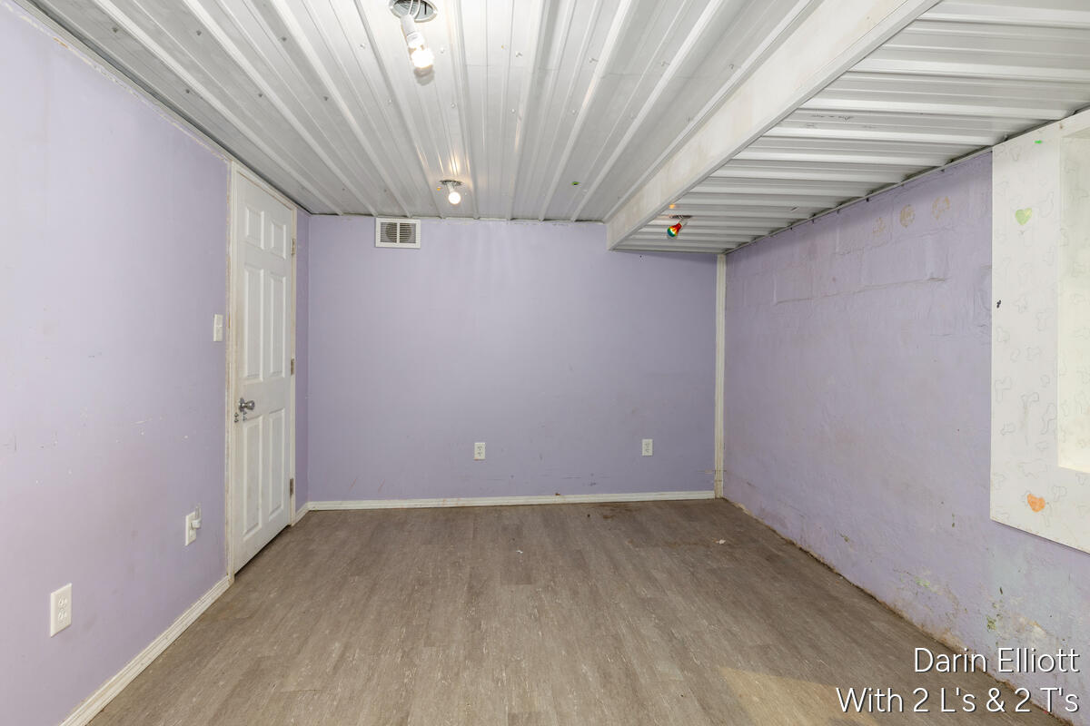 910 W Lincoln Avenue Property Photo 20