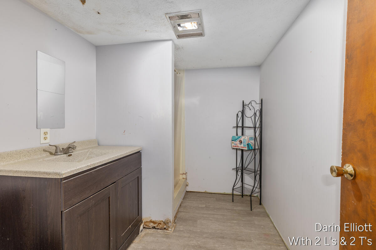 910 W Lincoln Avenue Property Photo 22
