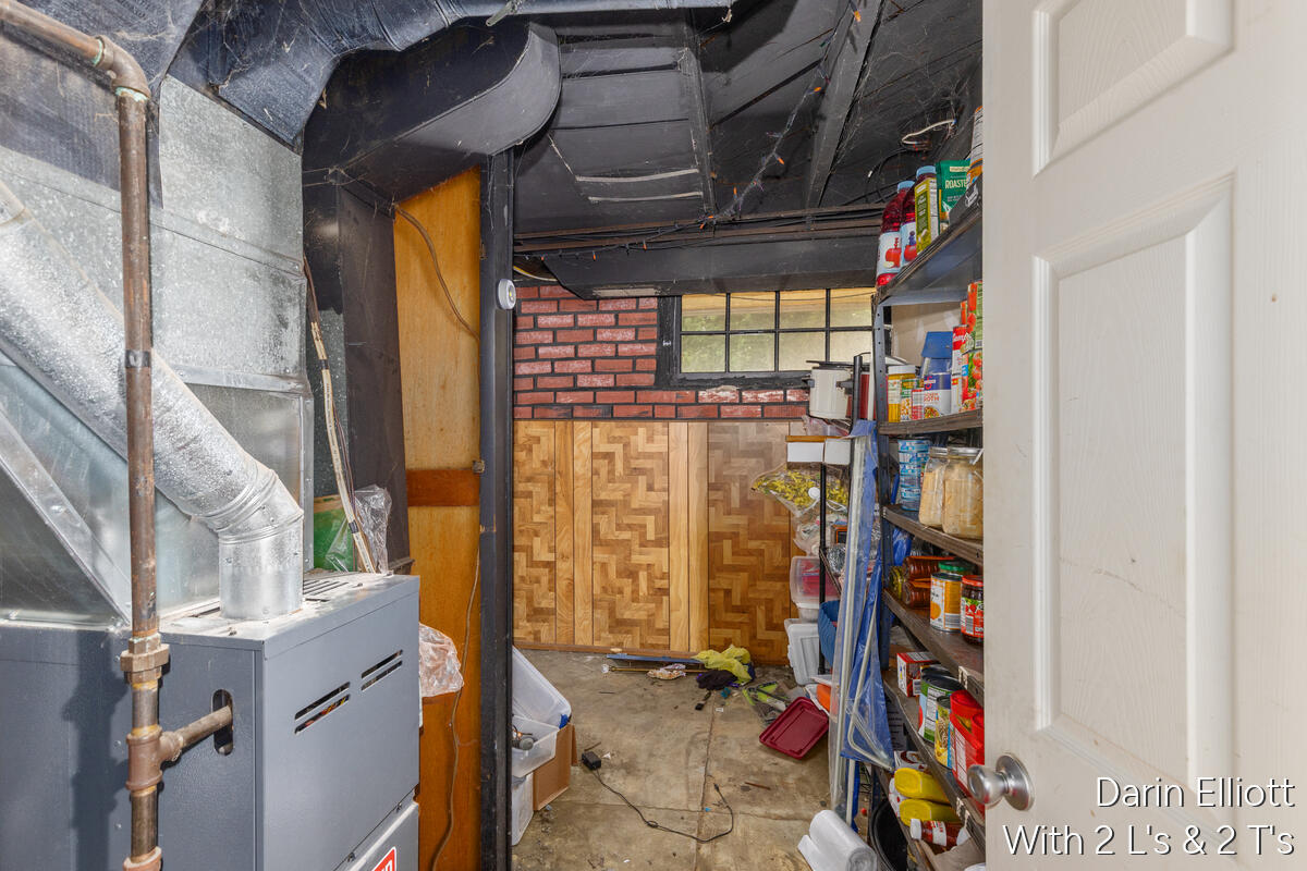 910 W Lincoln Avenue Property Photo 24