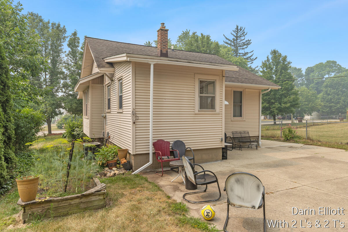 910 W Lincoln Avenue Property Photo 28