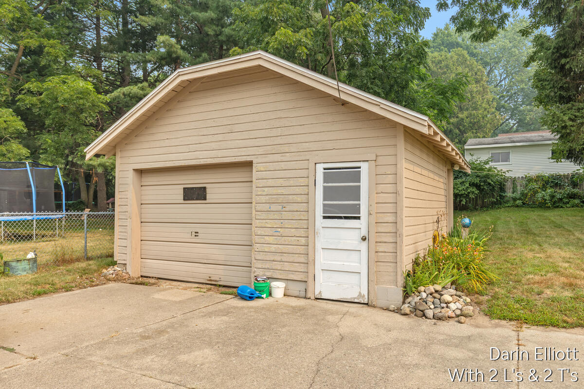 910 W Lincoln Avenue Property Photo 30
