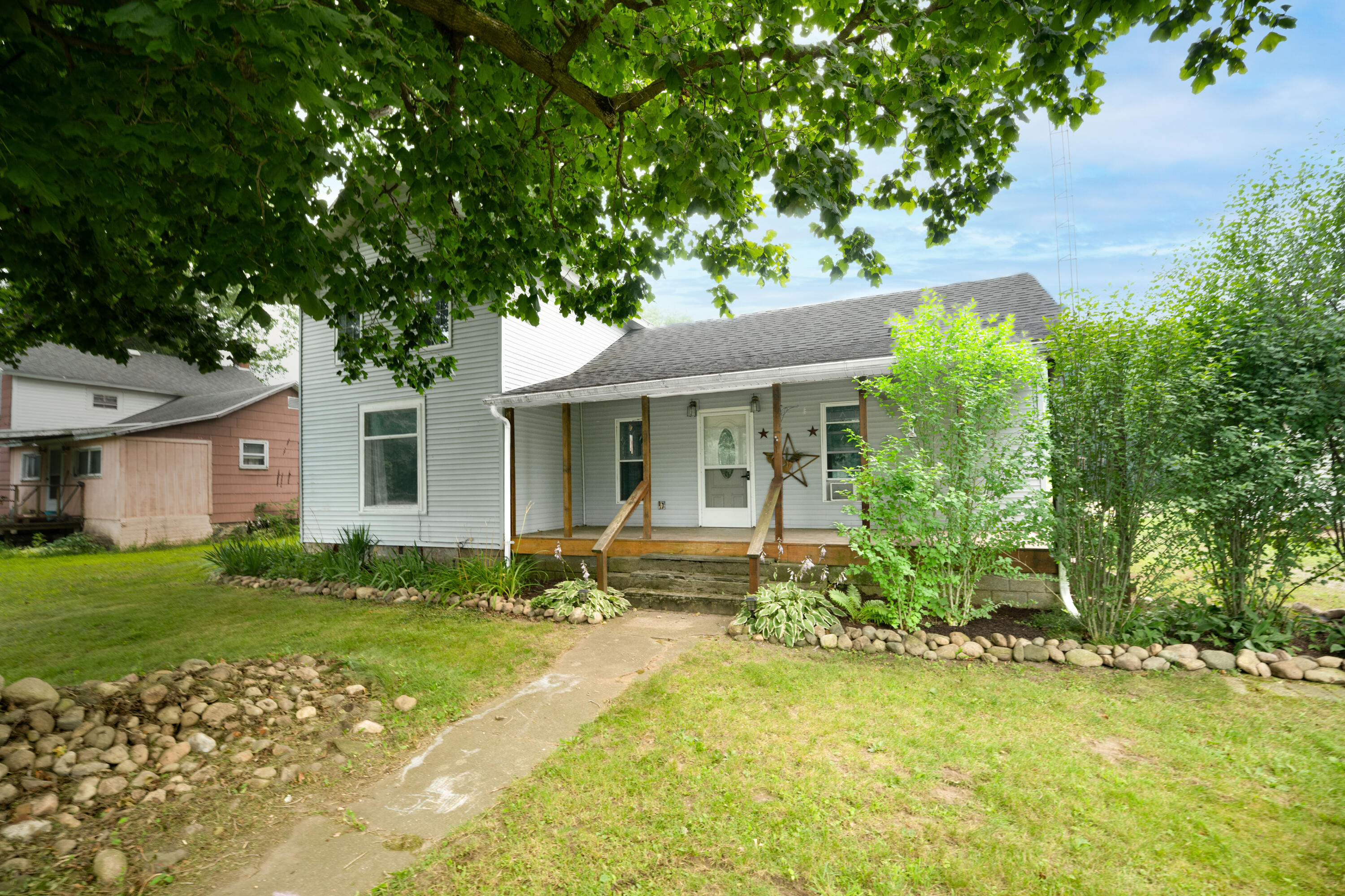 1011 E Copeland Road Property Photo 1