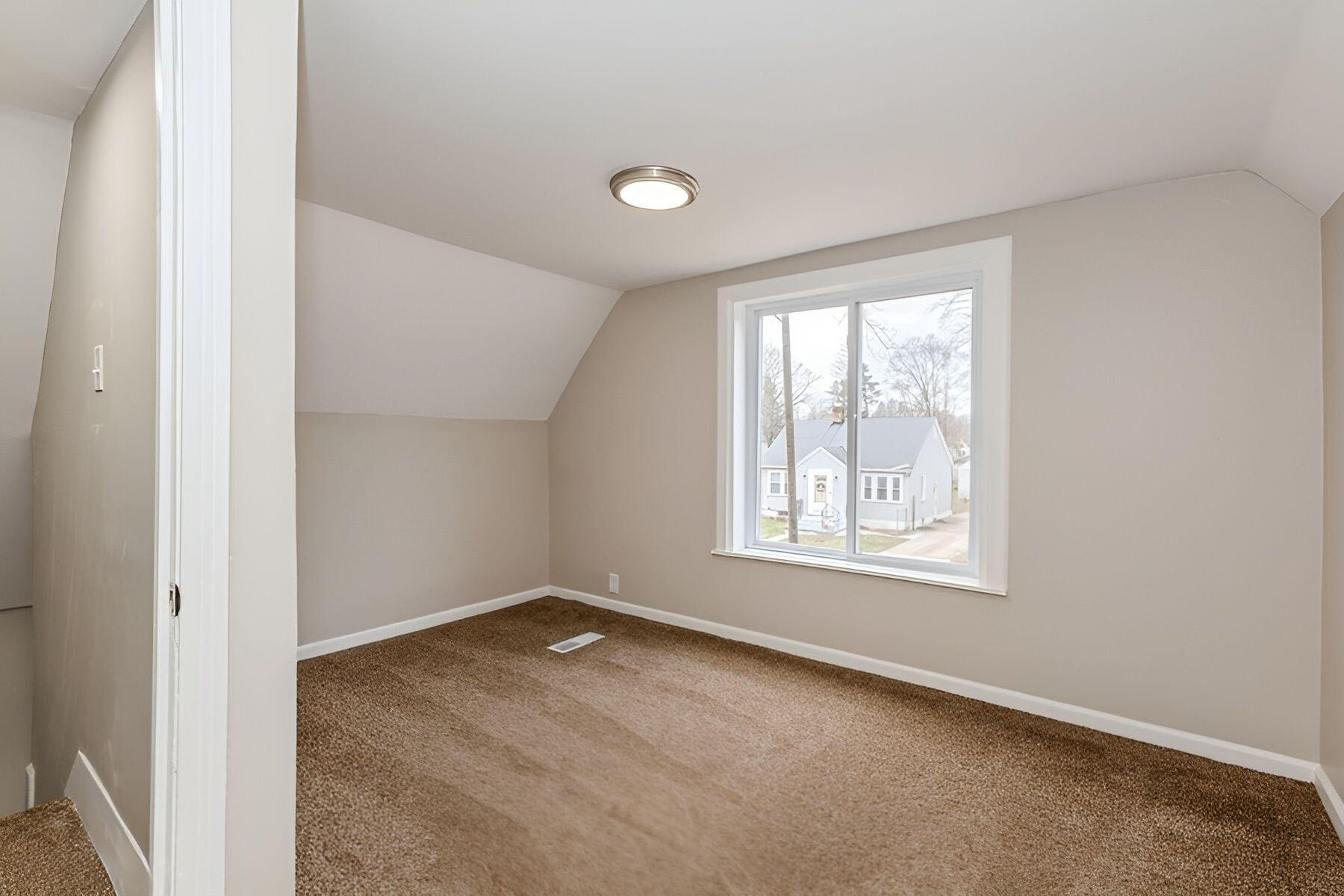979 Lavette Avenue Property Photo 18