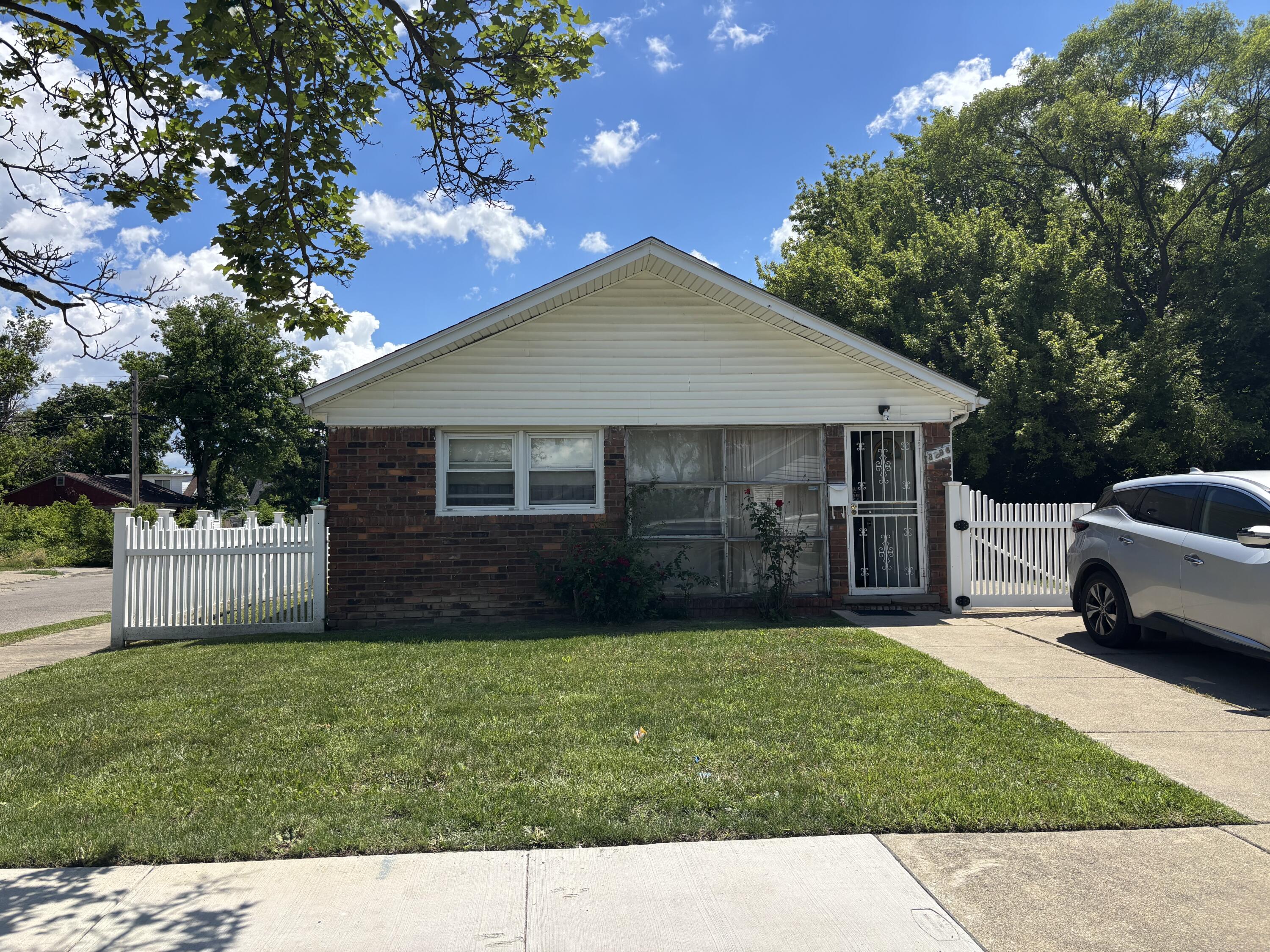 8096 Central Street Property Photo 1