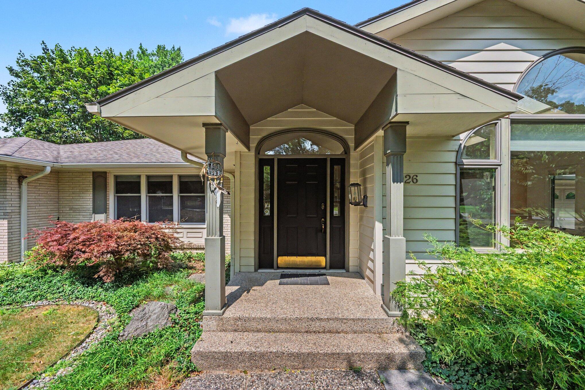 1926 Greenbriar Drive Property Photo 1