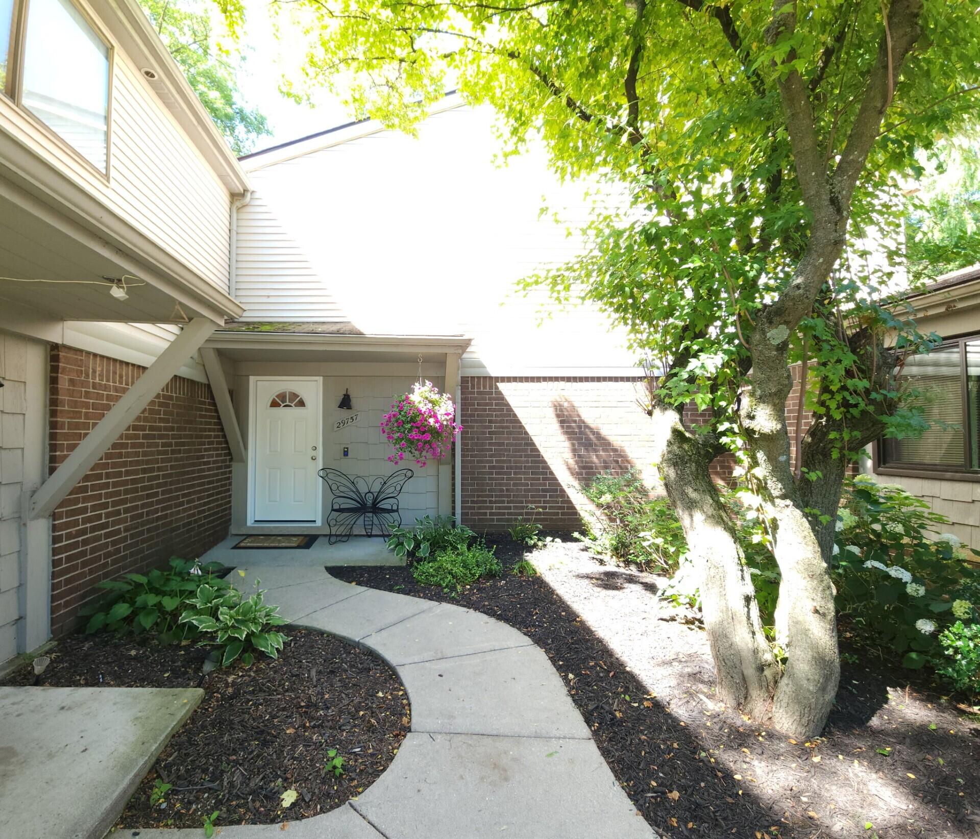 29757 Farmbrook Villa Lane Property Photo 1