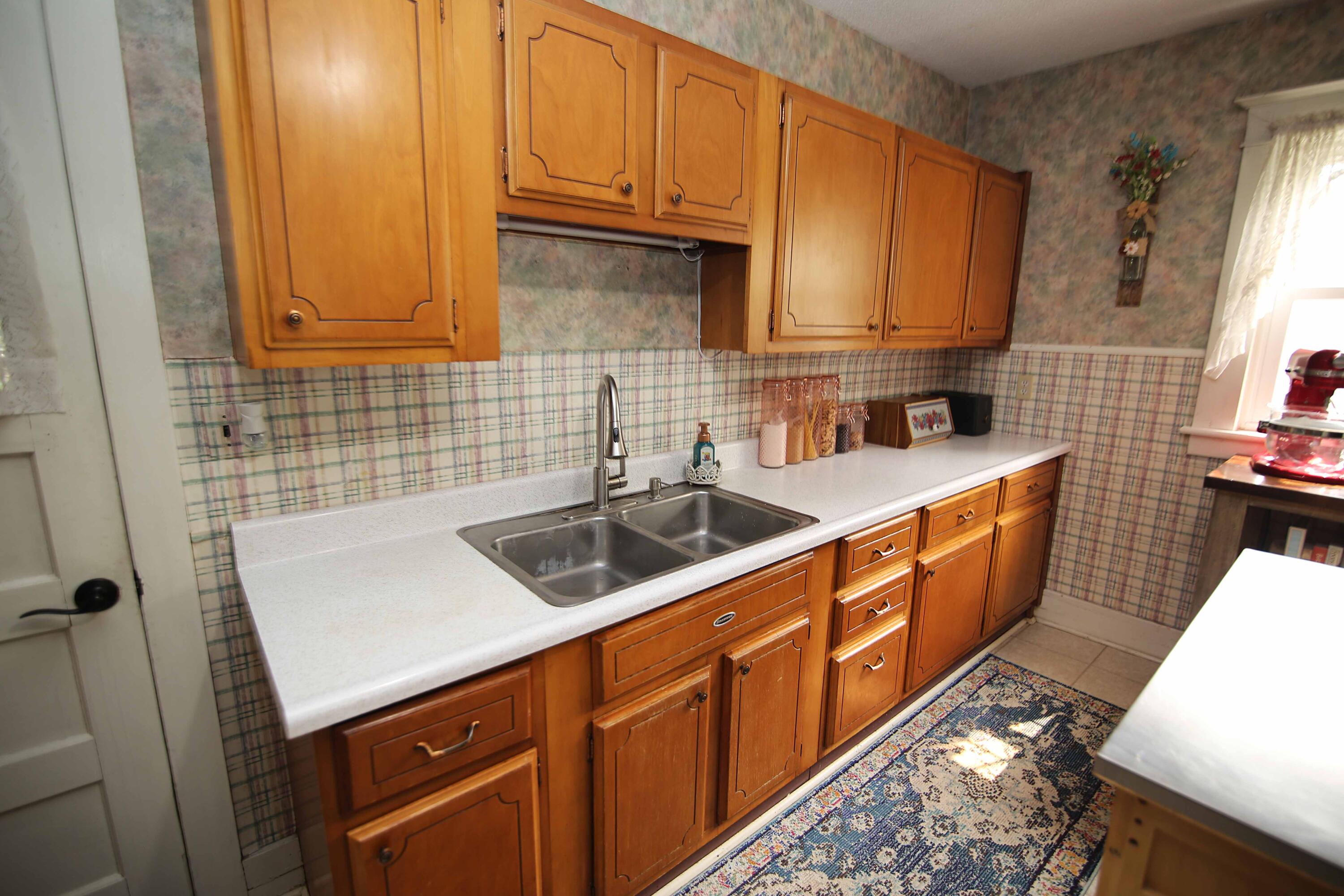 158 W Read Street Property Photo 9