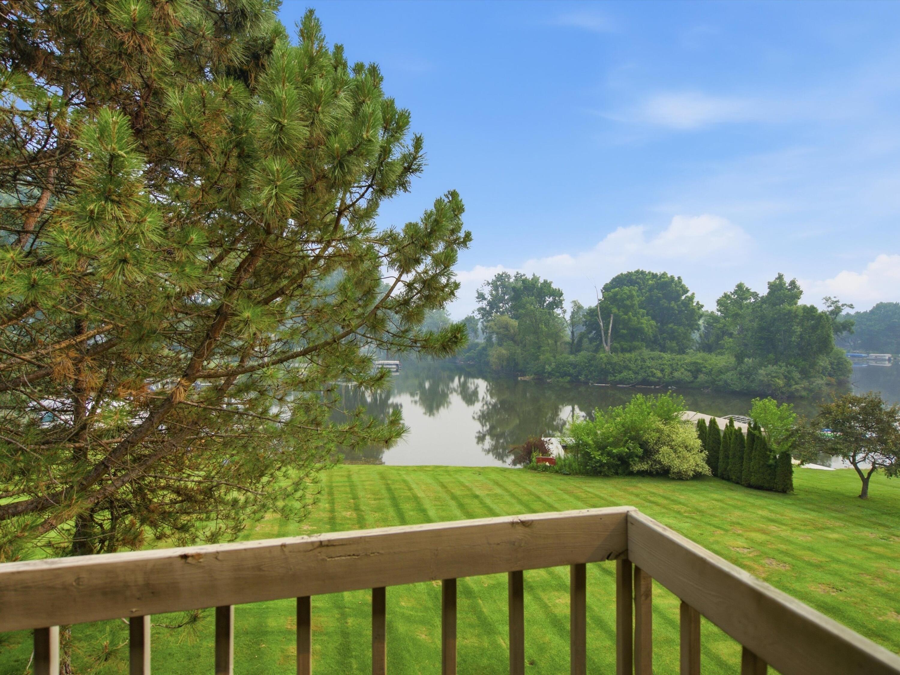 3926 Lakes Edge Drive Property Photo 5