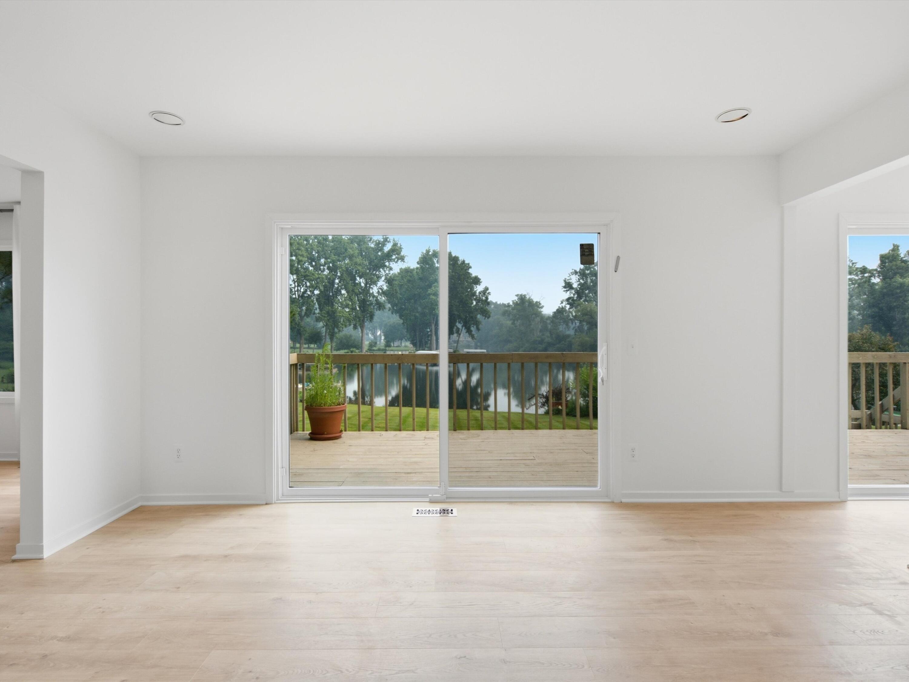 3926 Lakes Edge Drive Property Photo 17