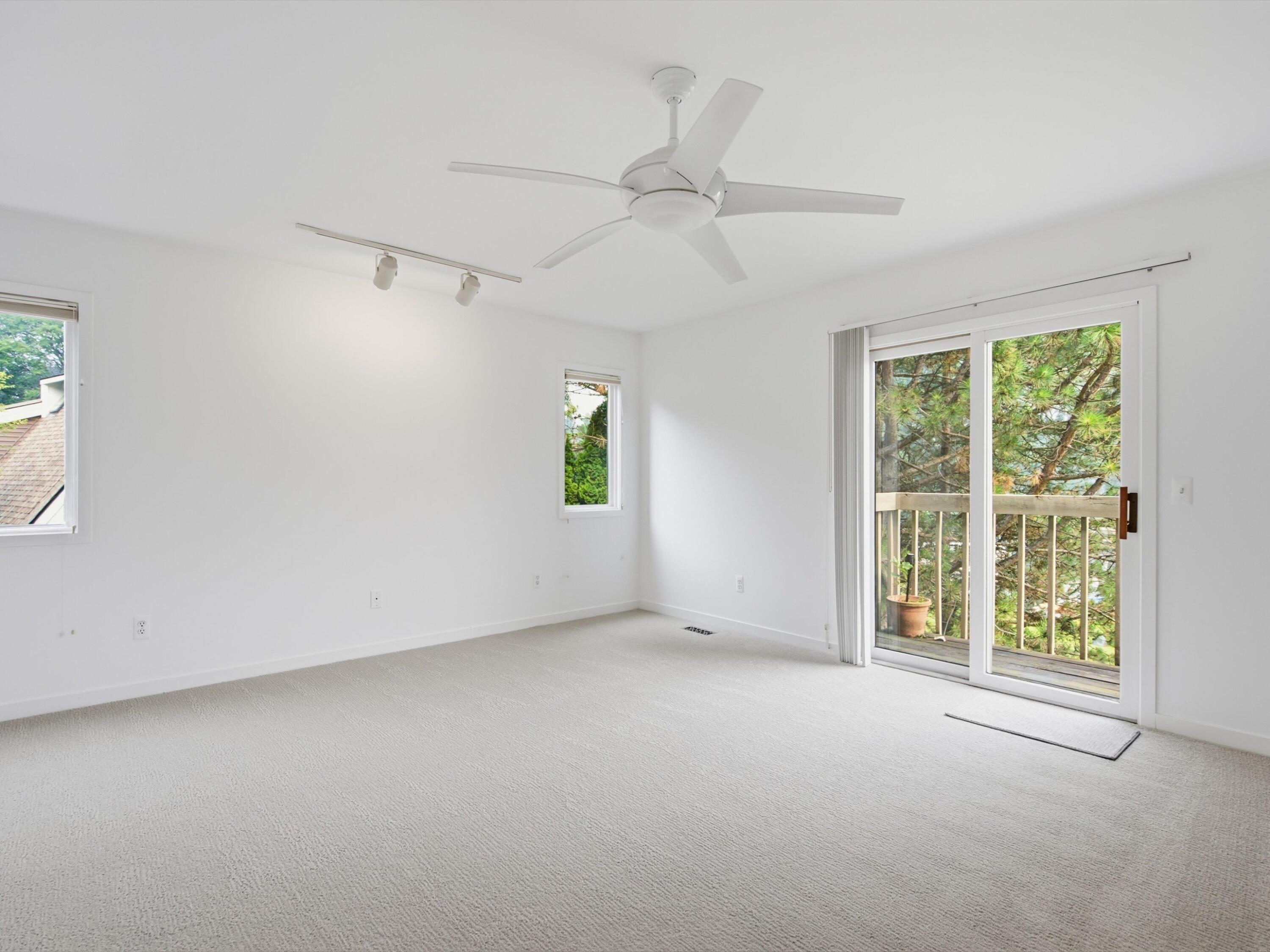 3926 Lakes Edge Drive Property Photo 22
