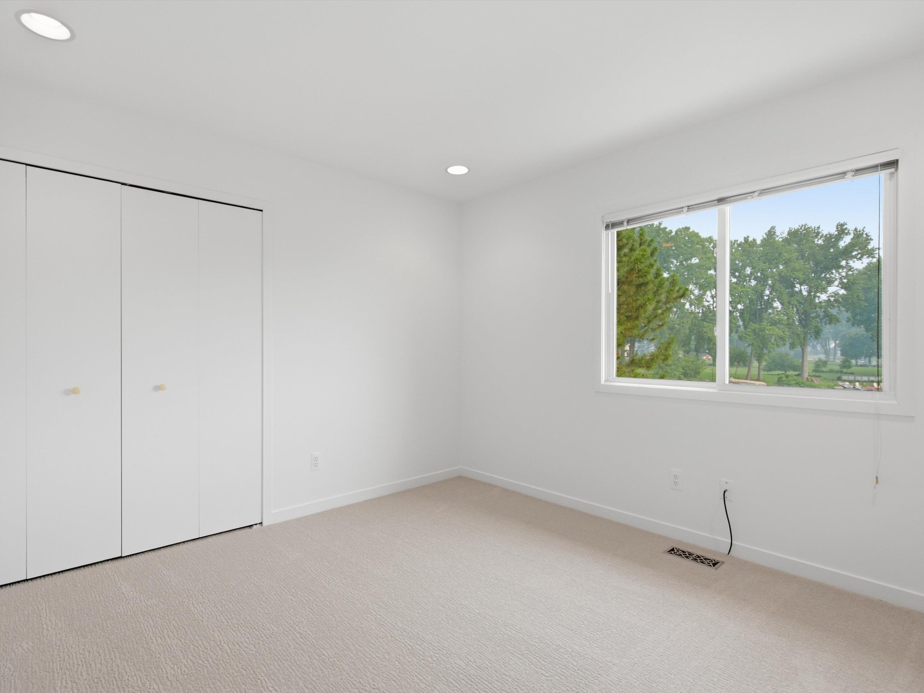 3926 Lakes Edge Drive Property Photo 28