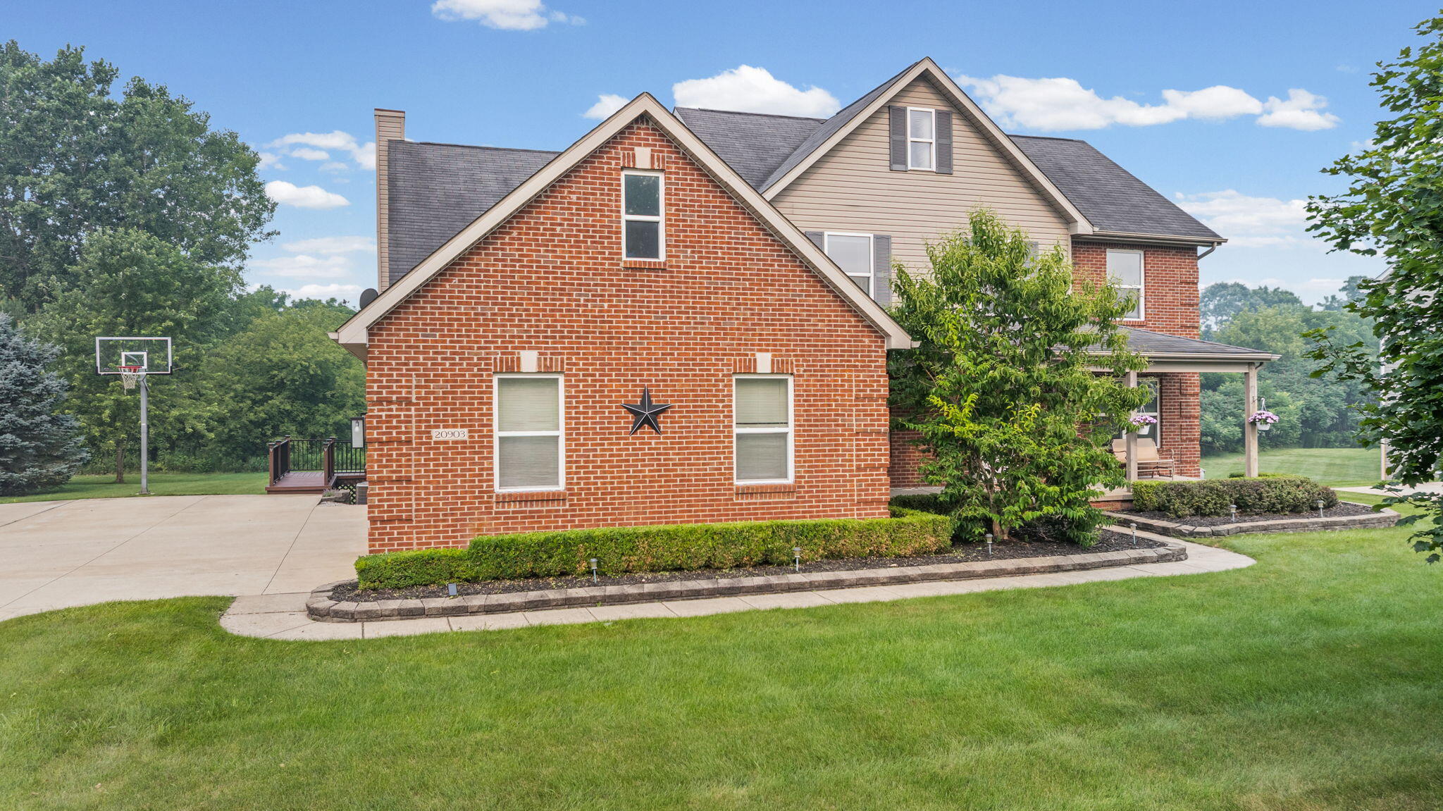 20903 Oak Tree Drive Property Photo 3