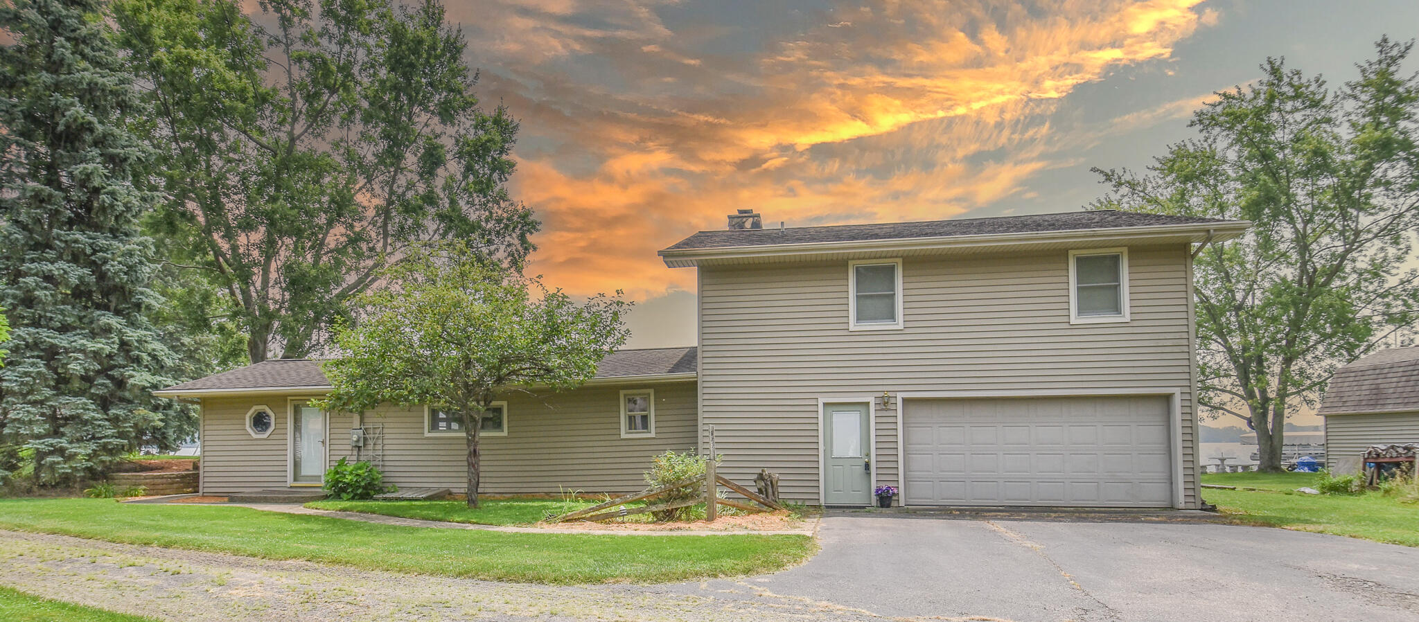 873 Driftwood Lane Property Photo 3
