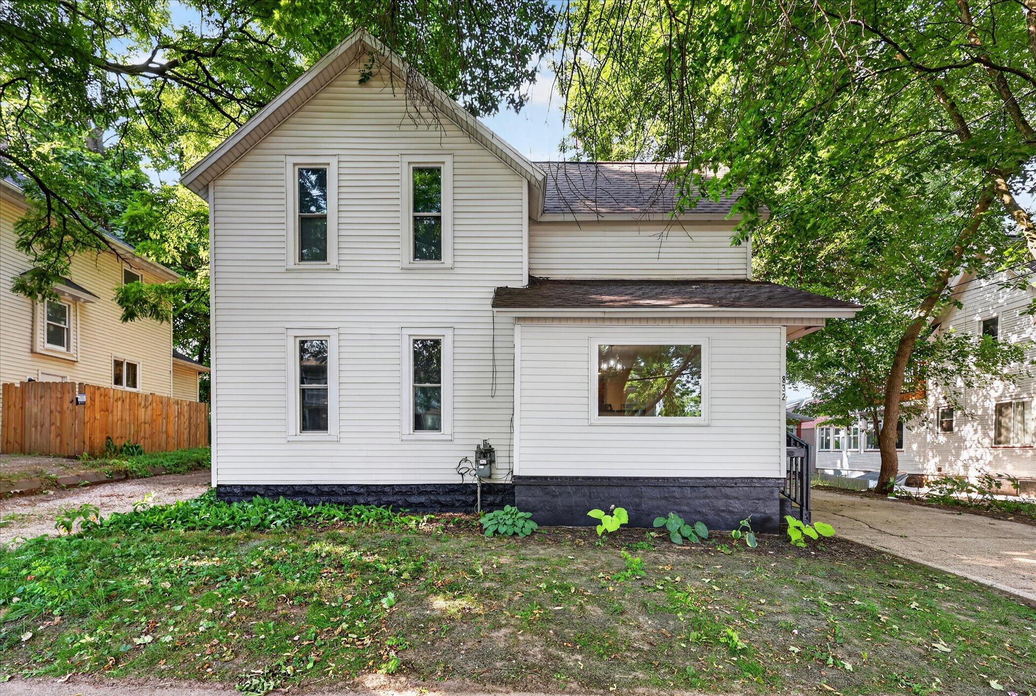 832 Thomas Street Se Property Photo 2